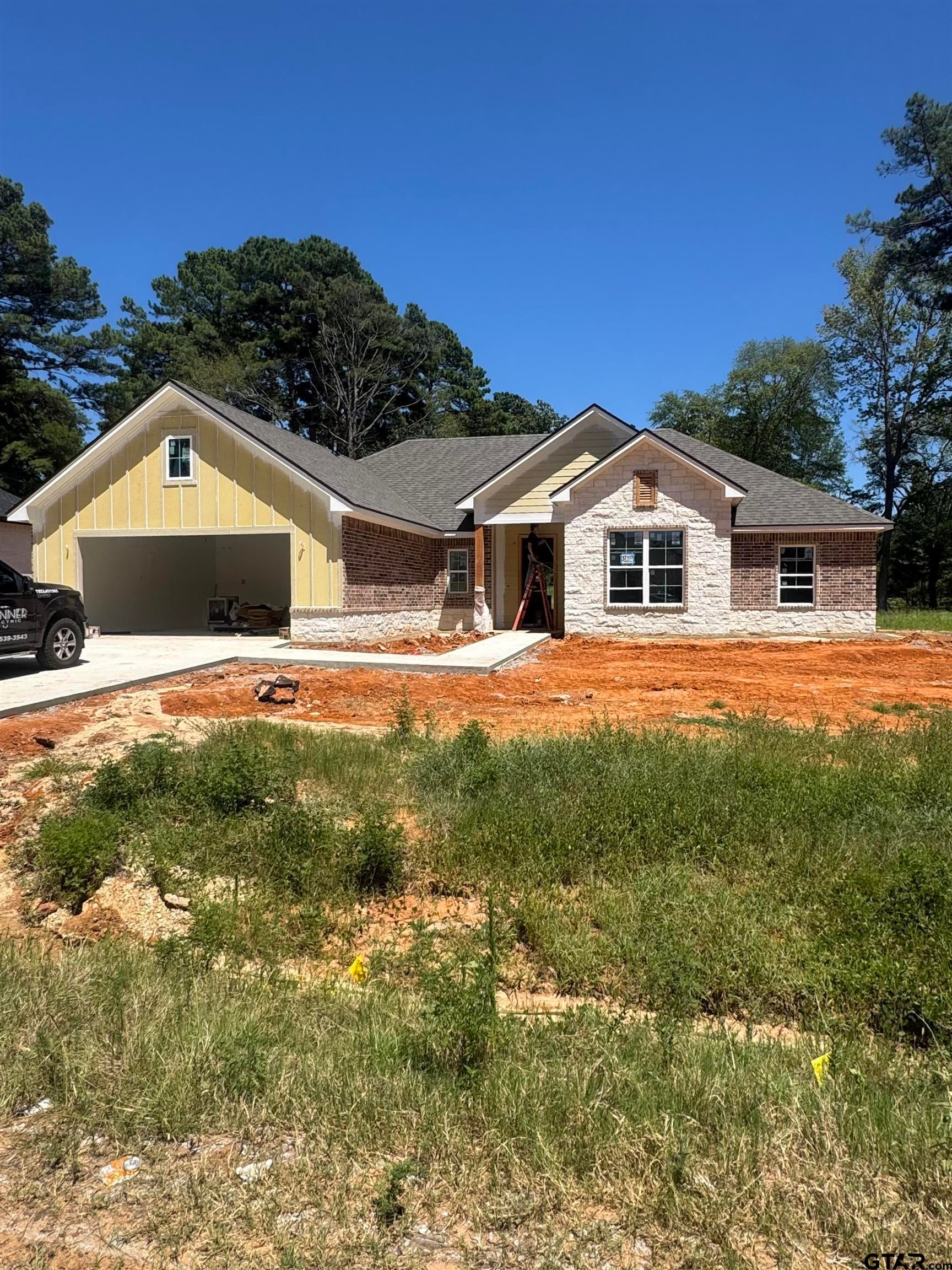 12117 Pinecrest Dr