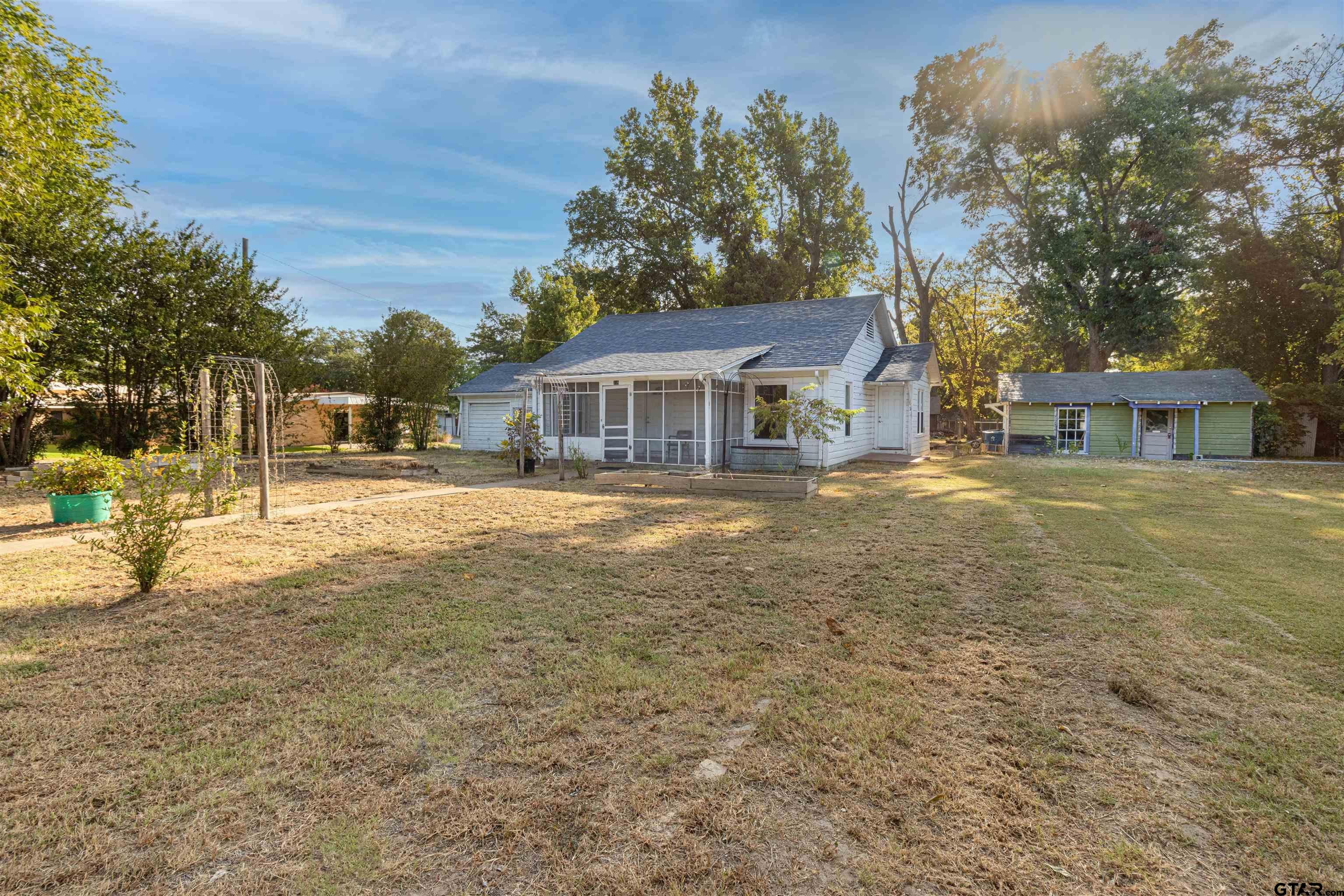 209 S Oak St.