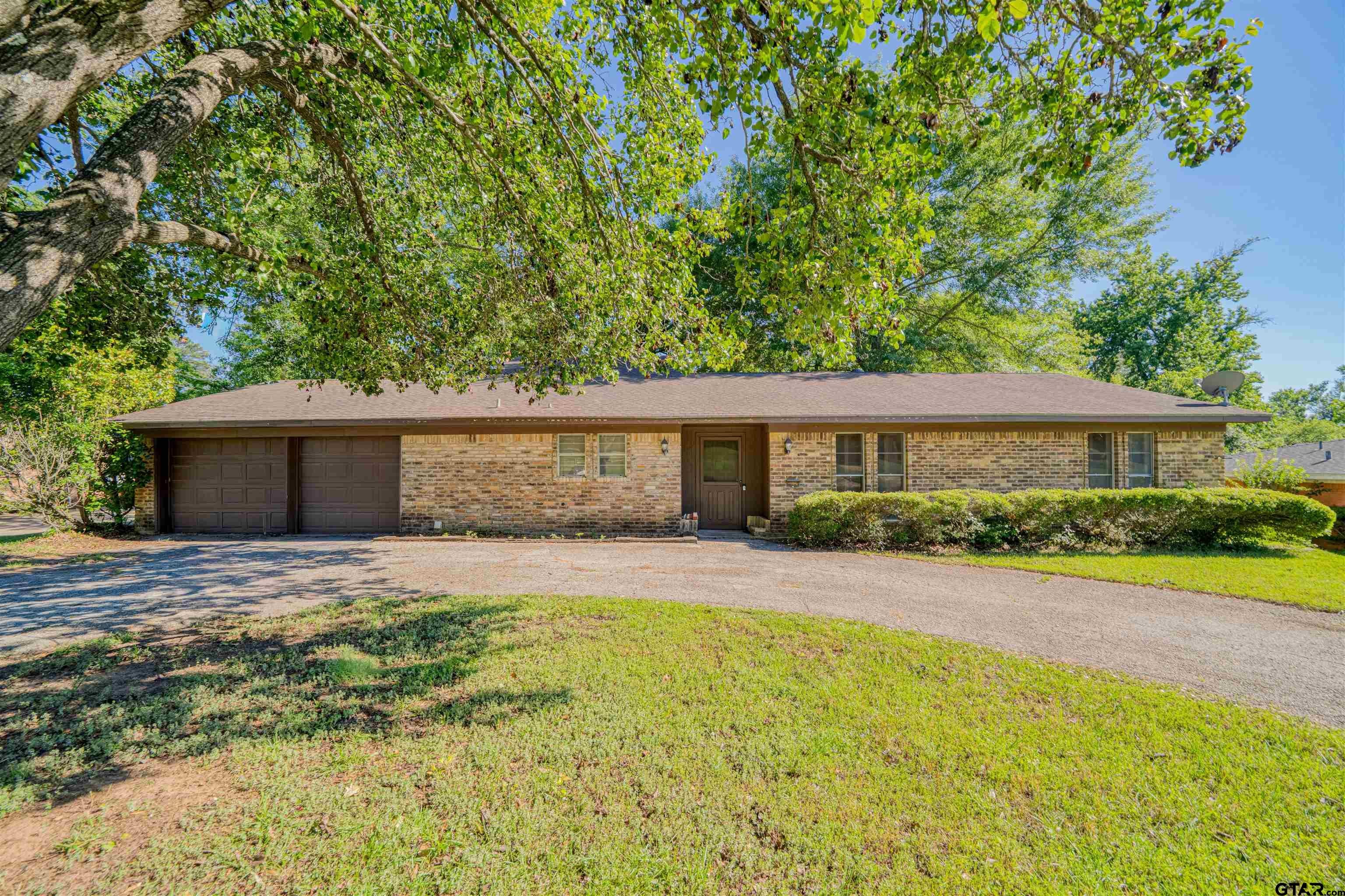 1218 Eden Dr