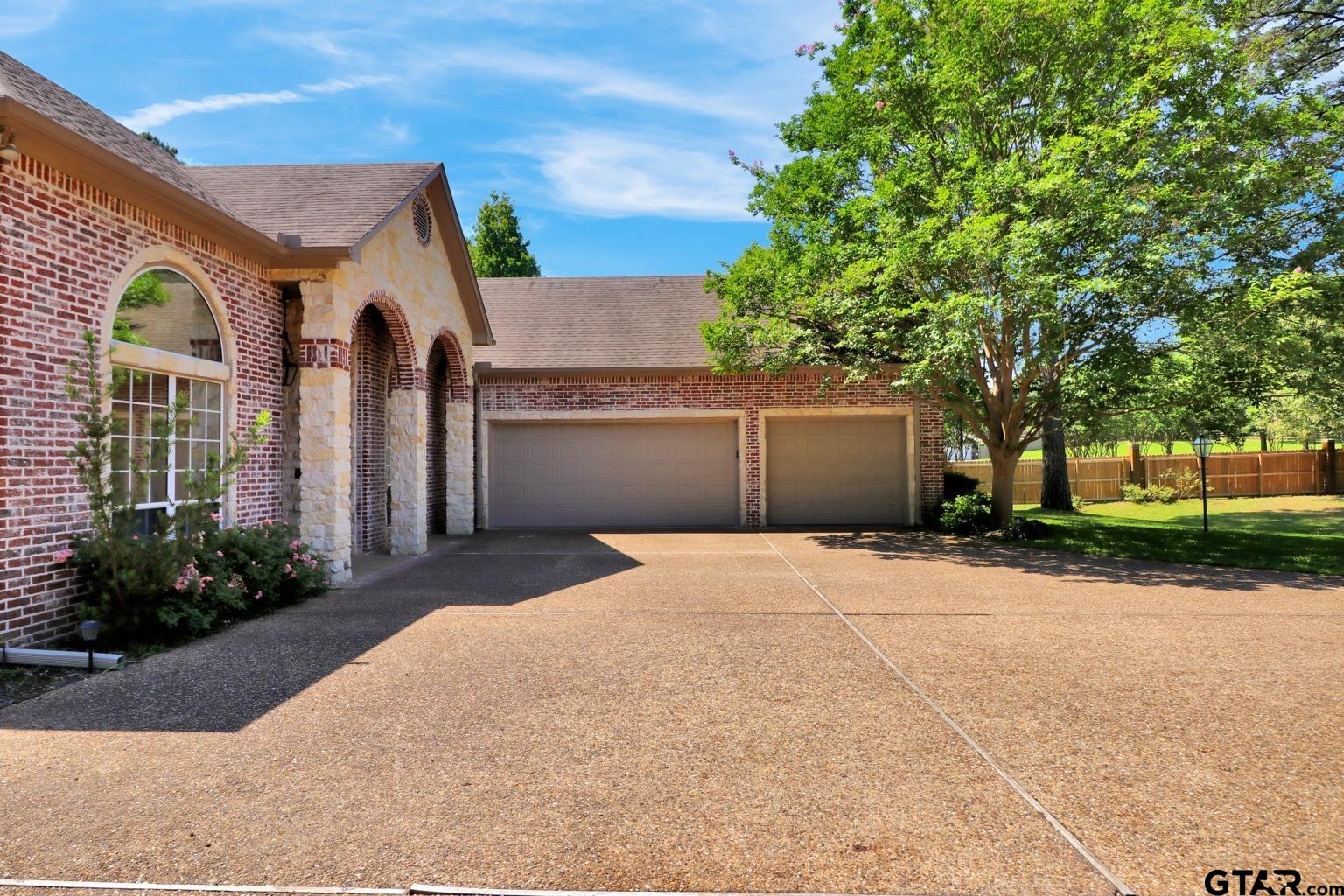 18155 Oak Forest