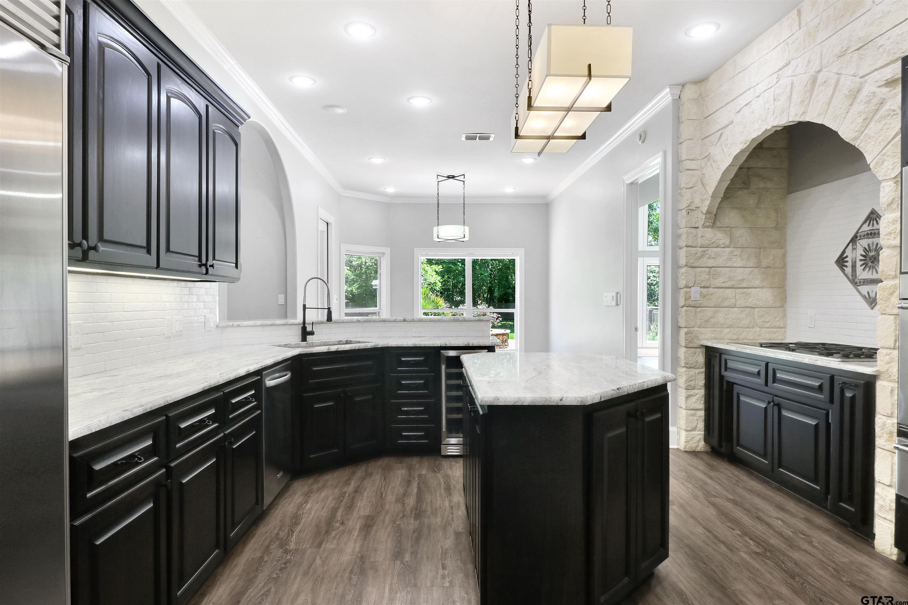 18155 Oak Forest