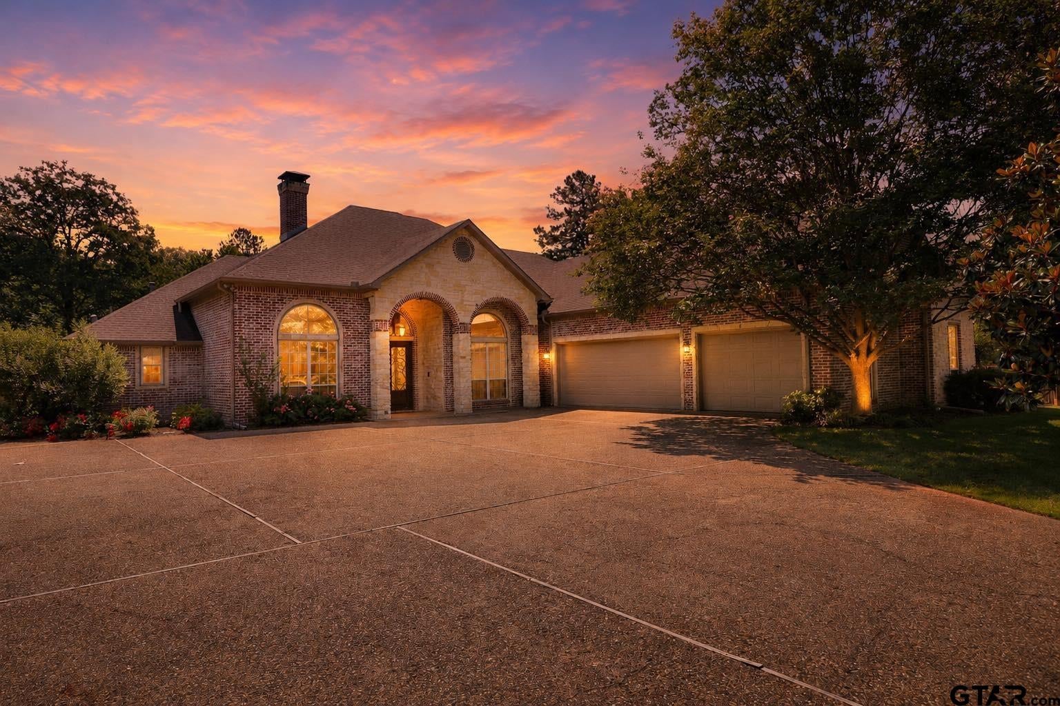 18155 Oak Forest
