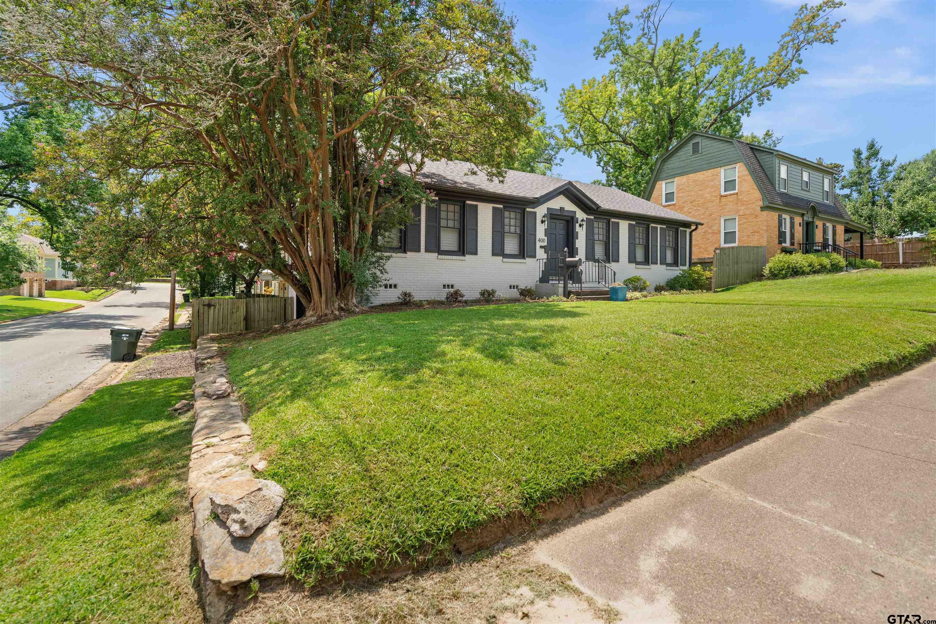 400 Lindsey Ln