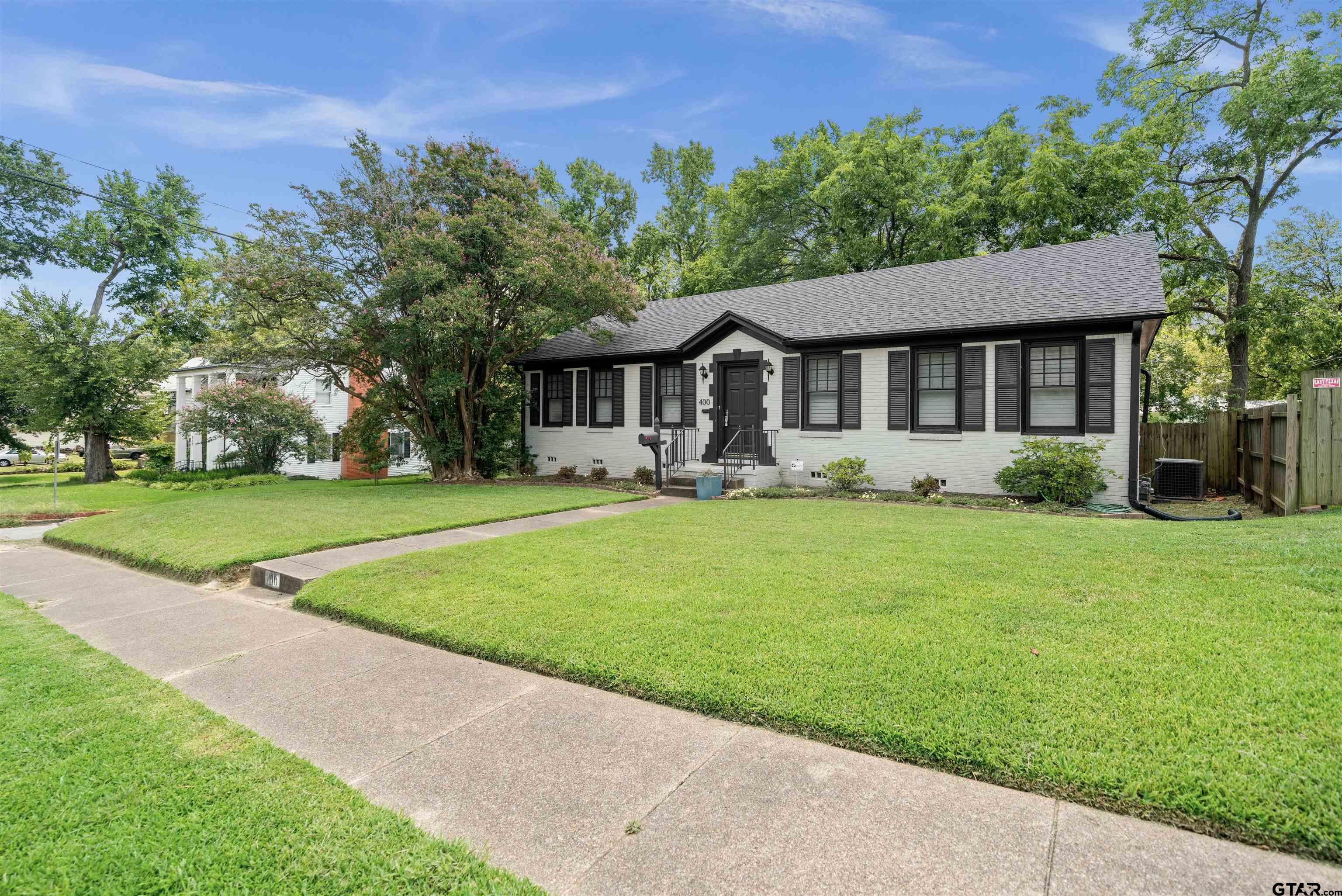 400 Lindsey Ln