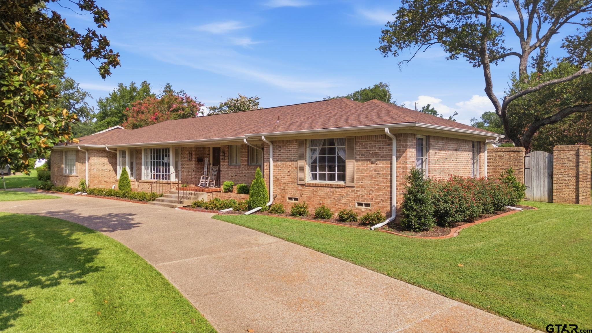1936 Montrose Dr.