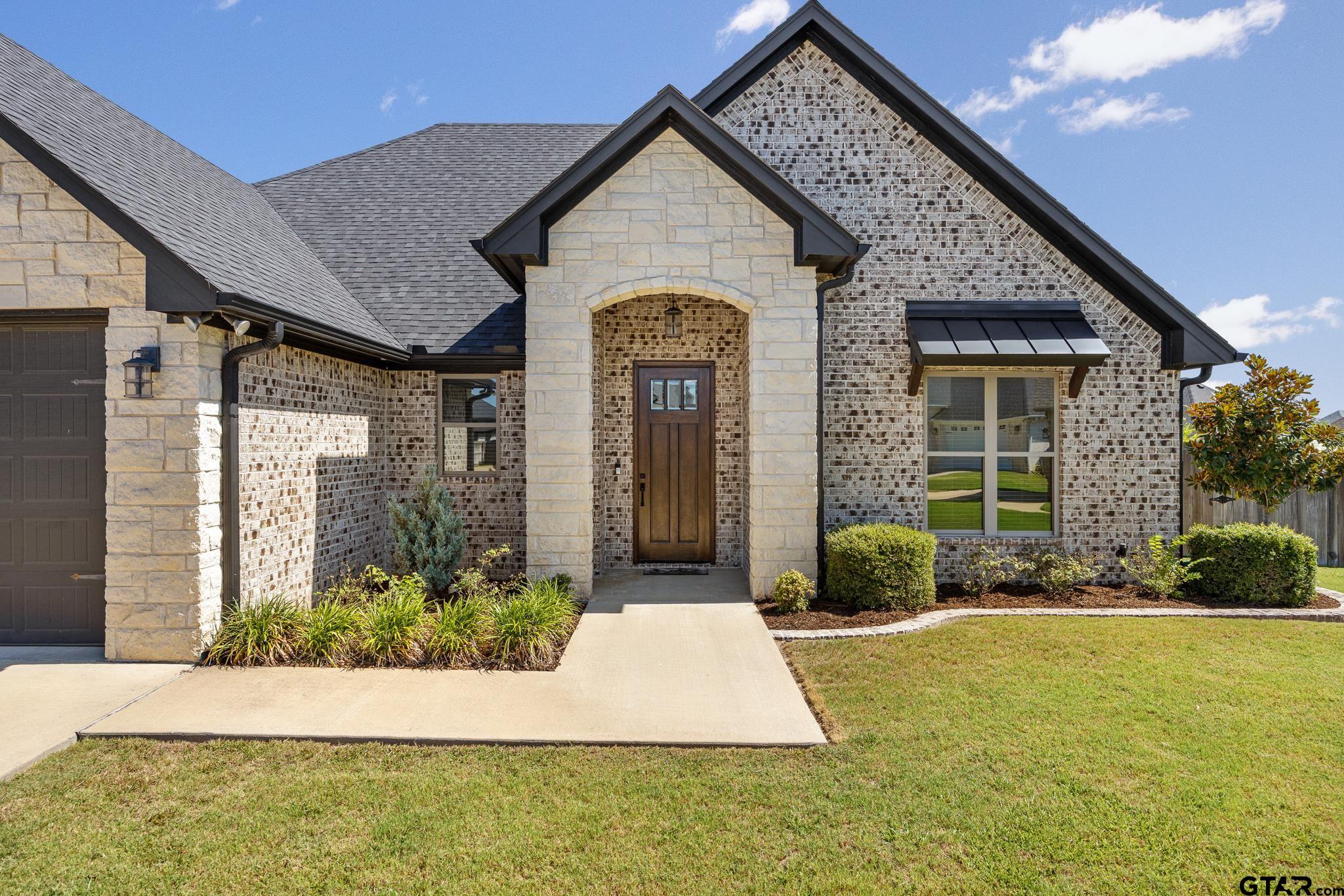 3209 Salado Circle
