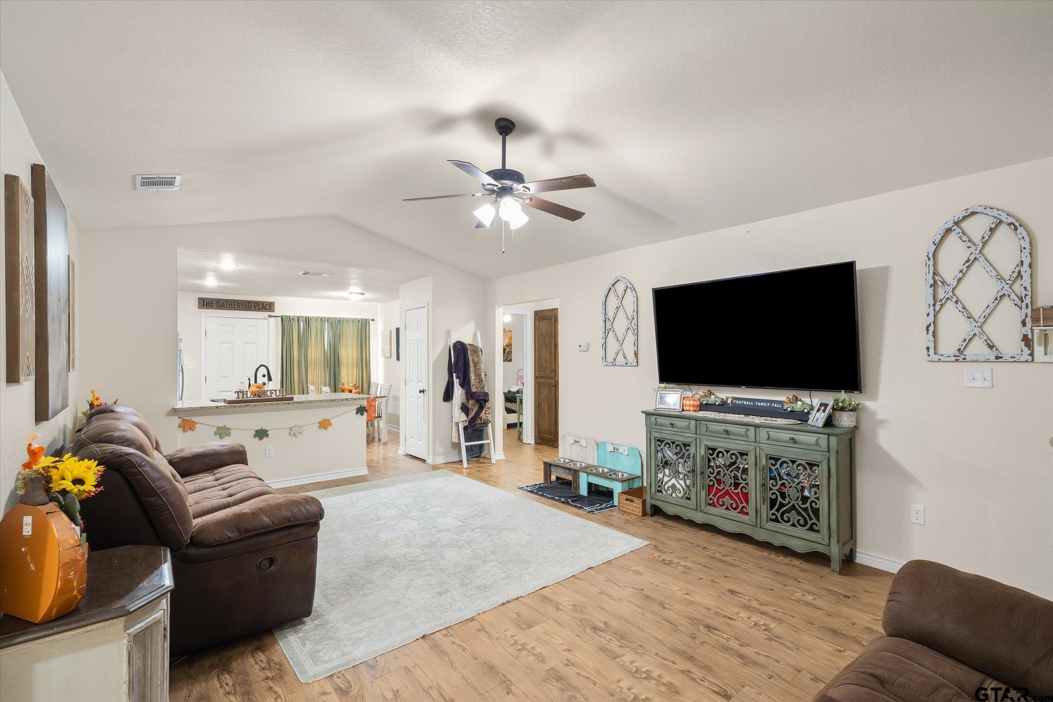 543 Foster