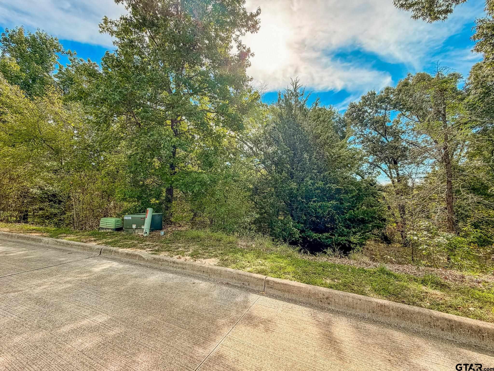 2825 J Cupit Ct