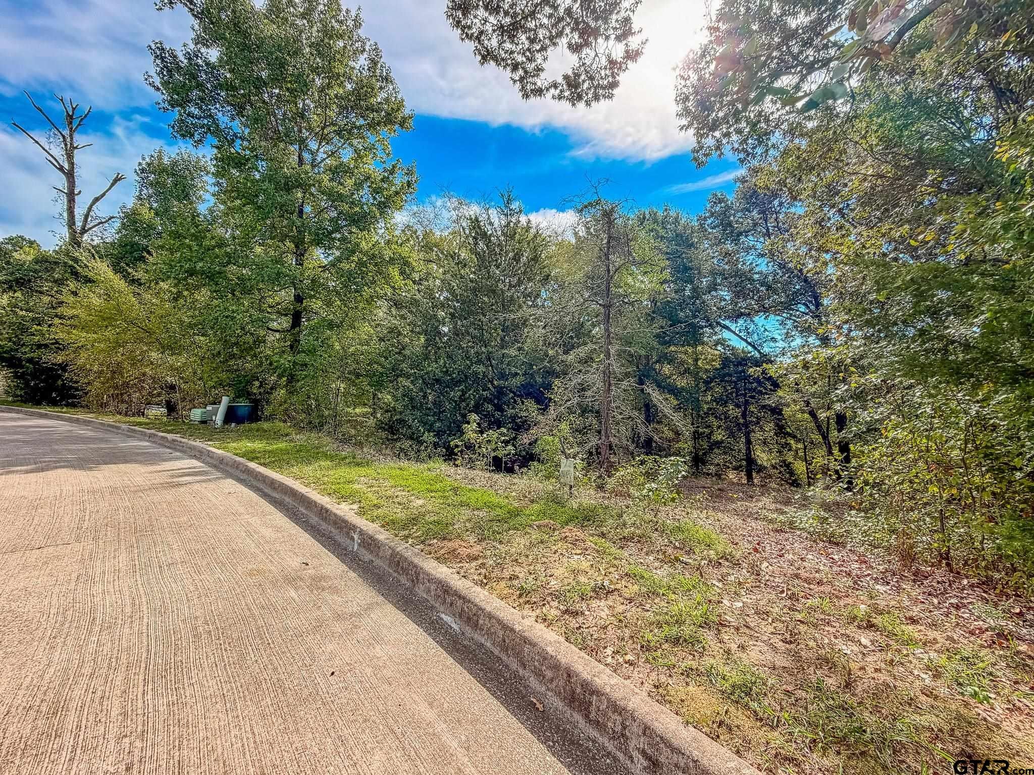 2825 J Cupit Ct