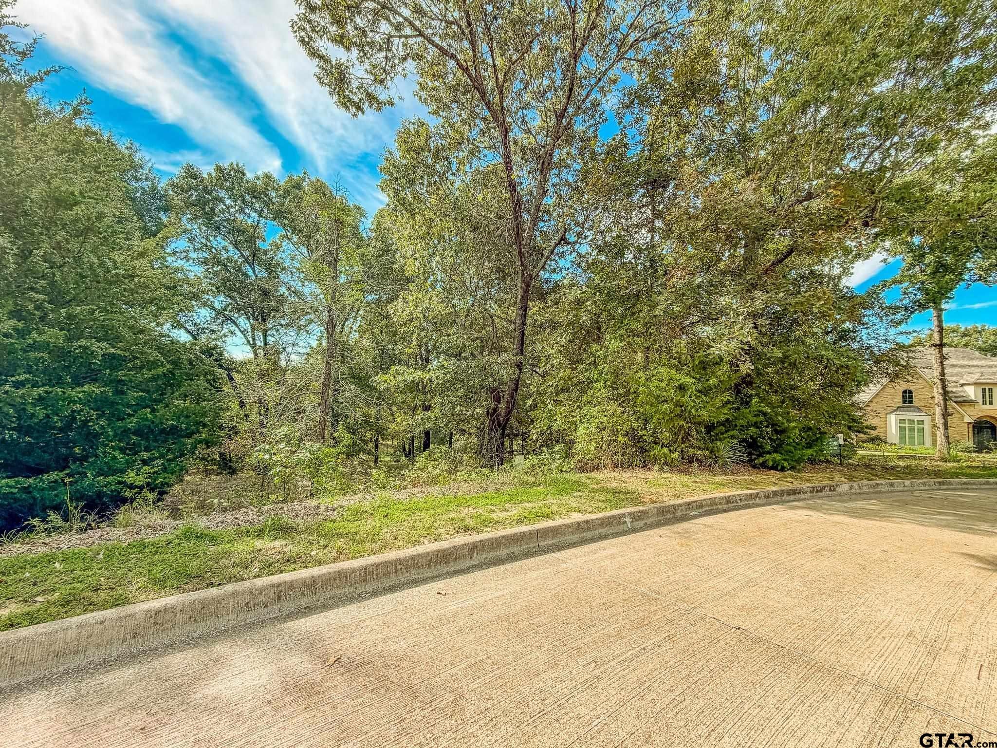 2825 J Cupit Ct
