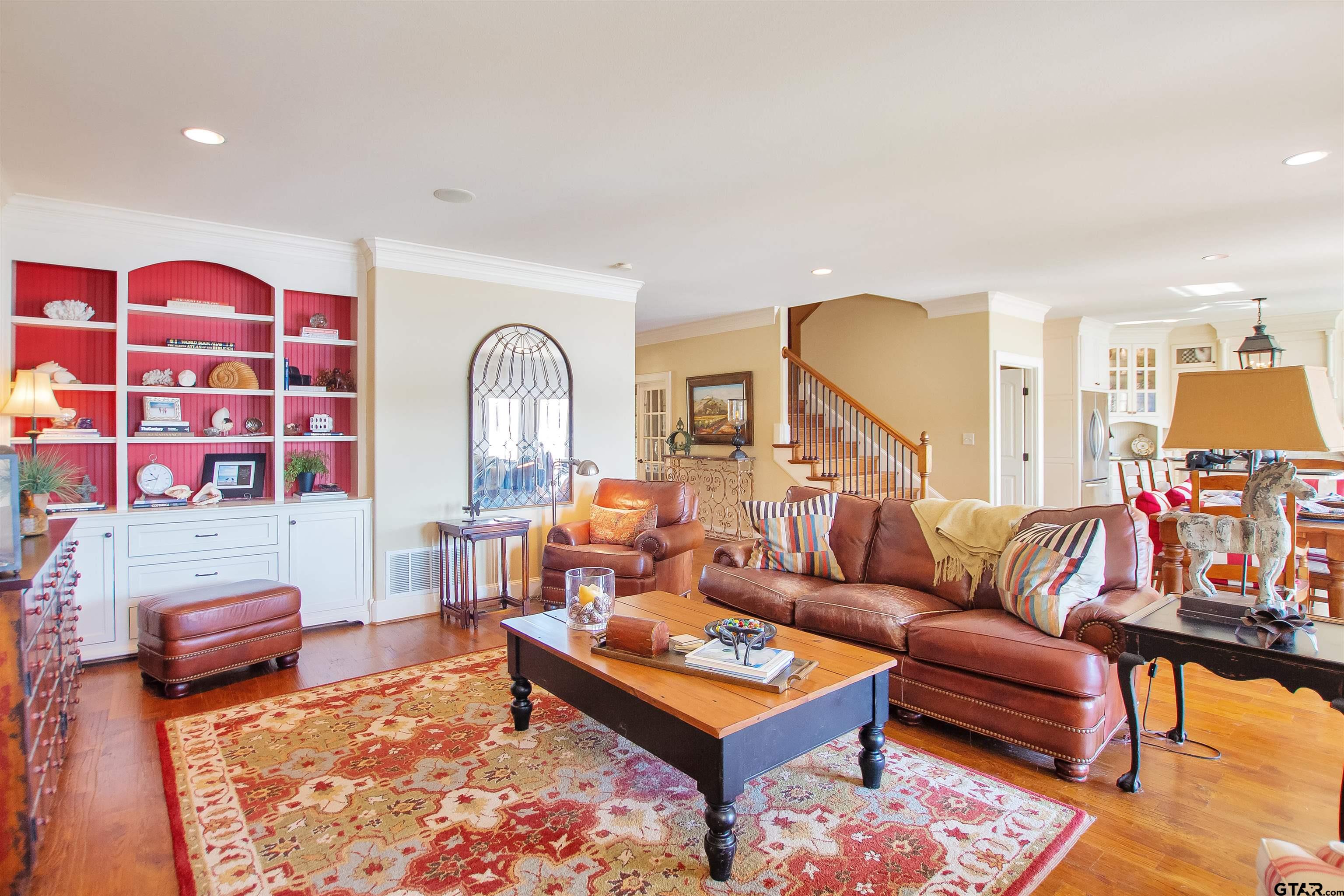 1712 Leisure Ln