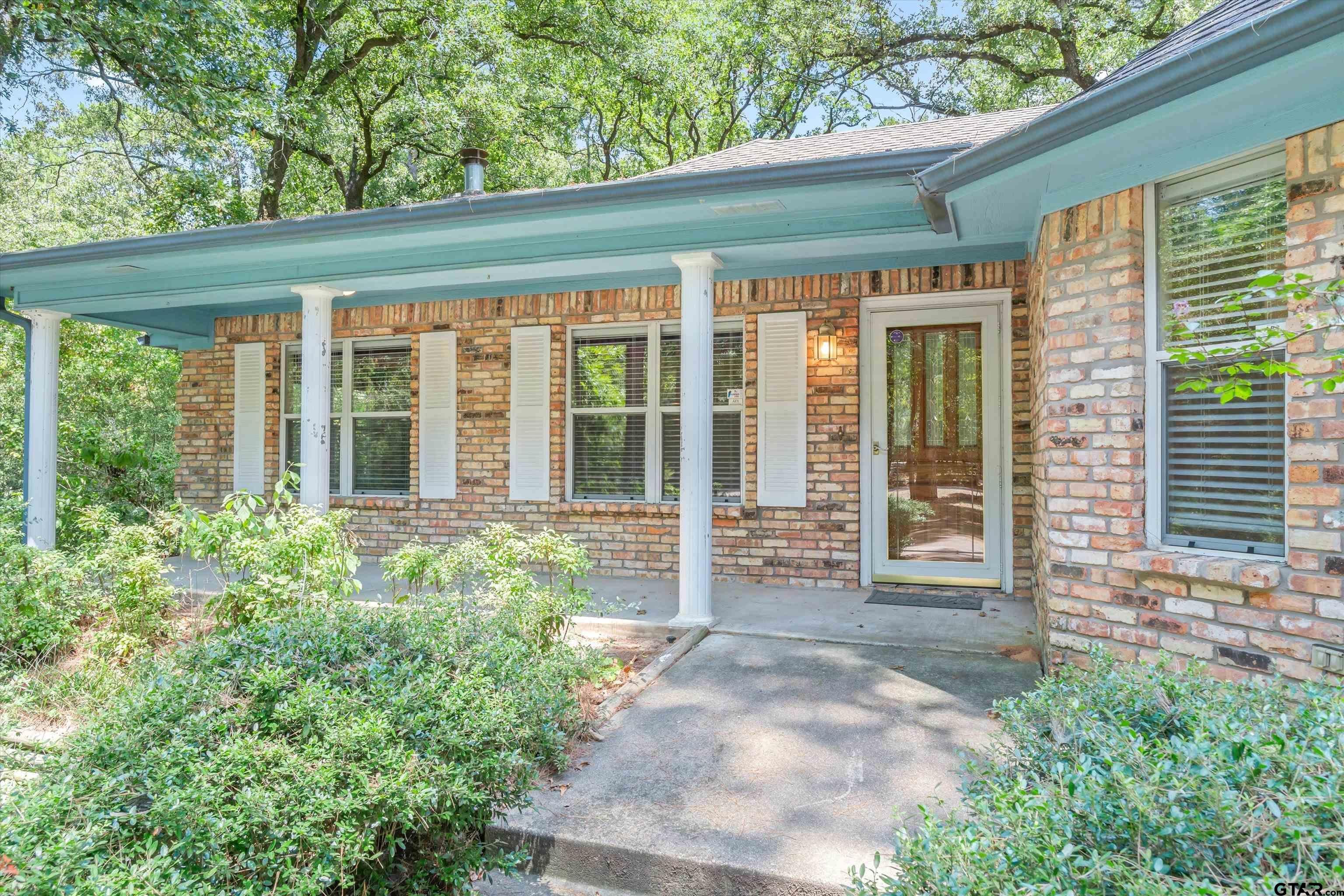 190 Blue Water Lane