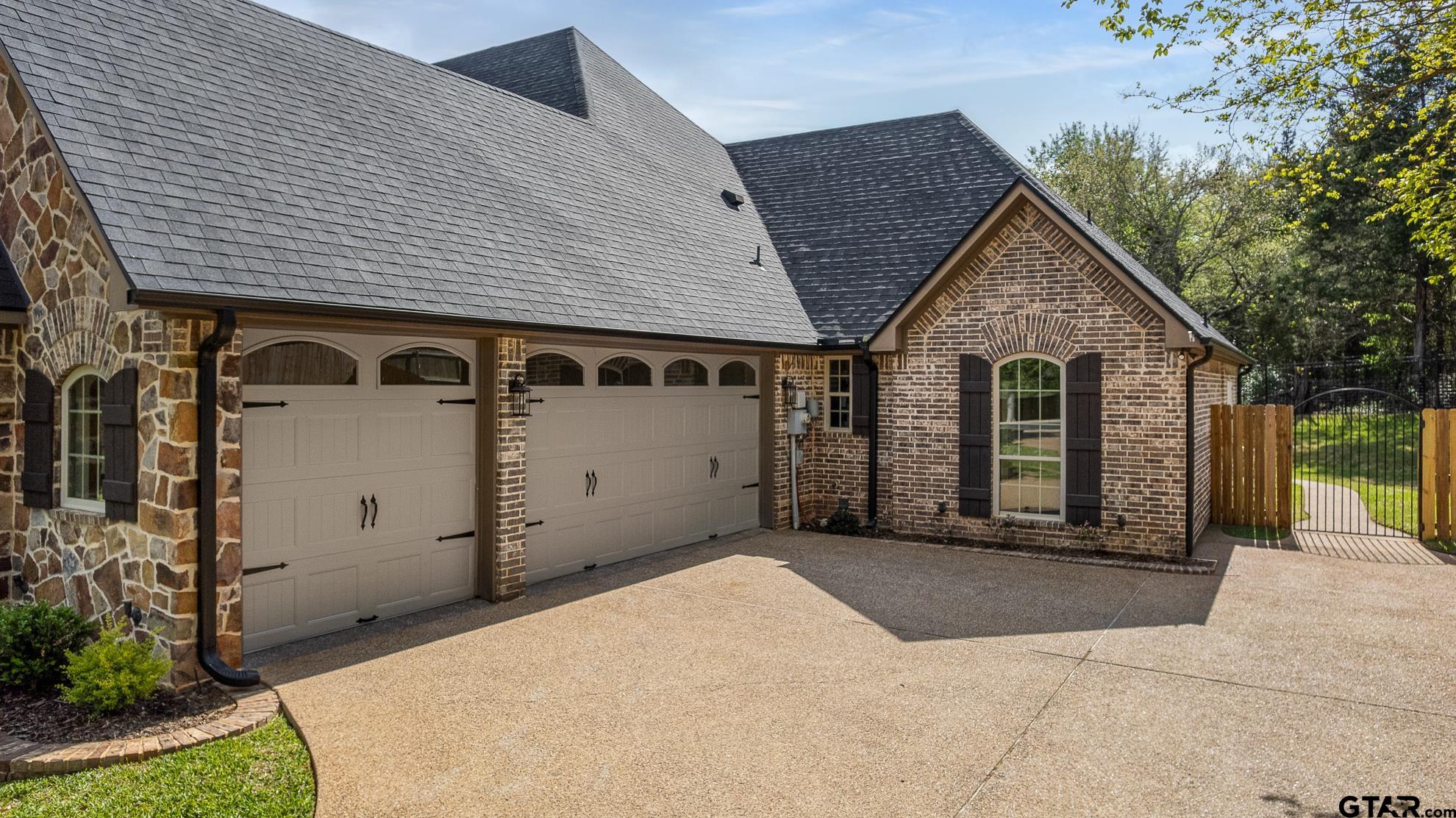 333 Hines Crossing