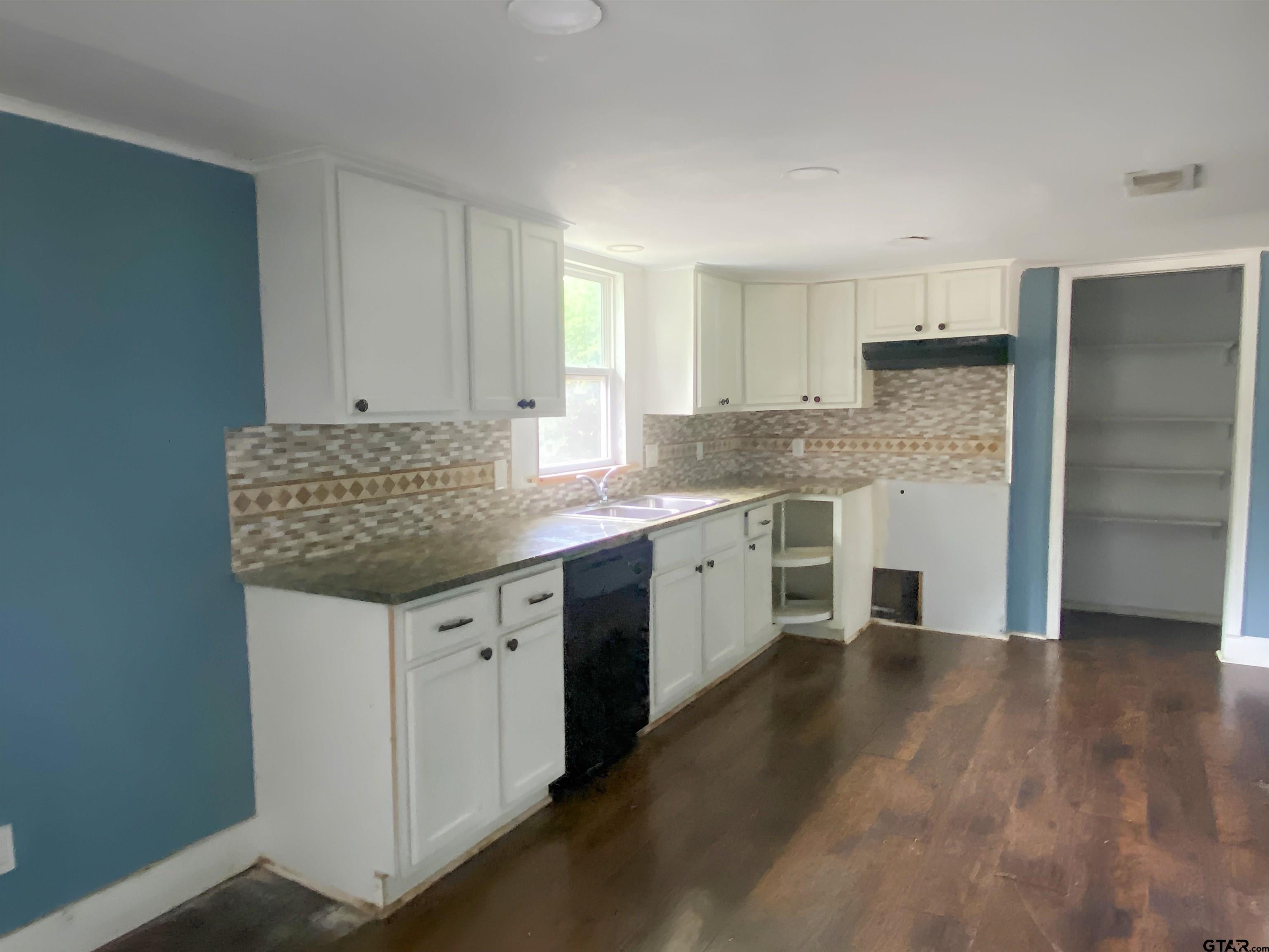 733 Country Road 1203