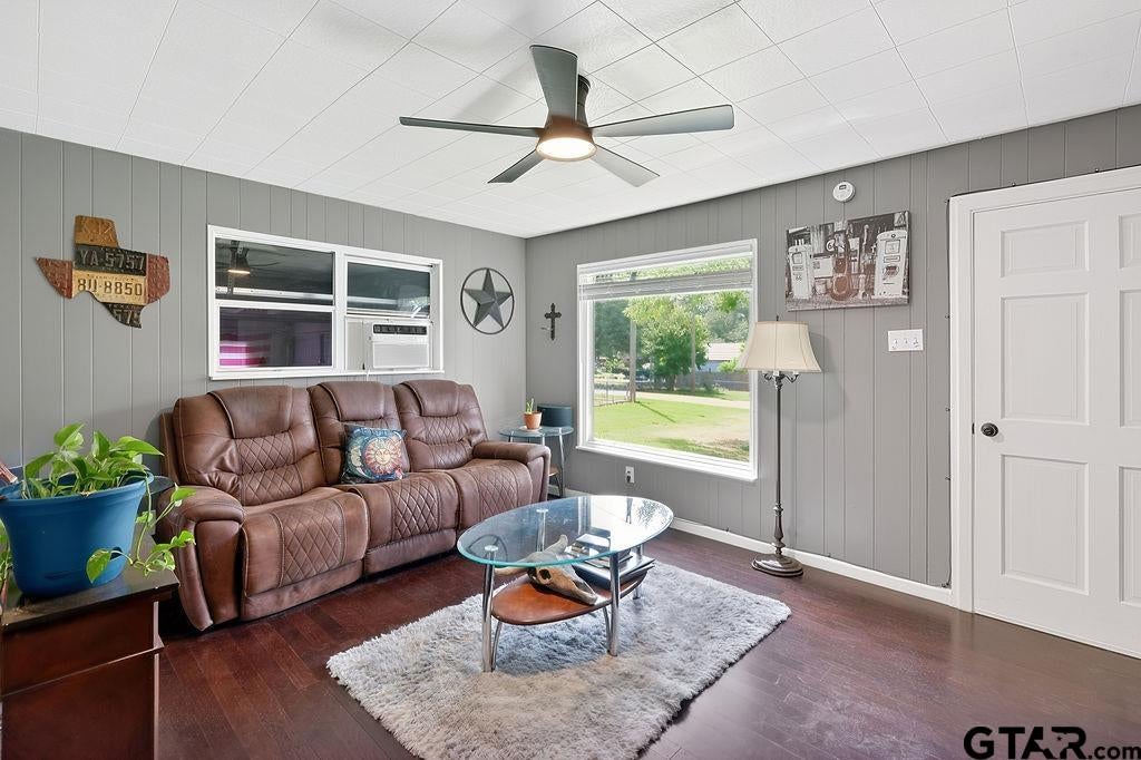 369 Pinewood