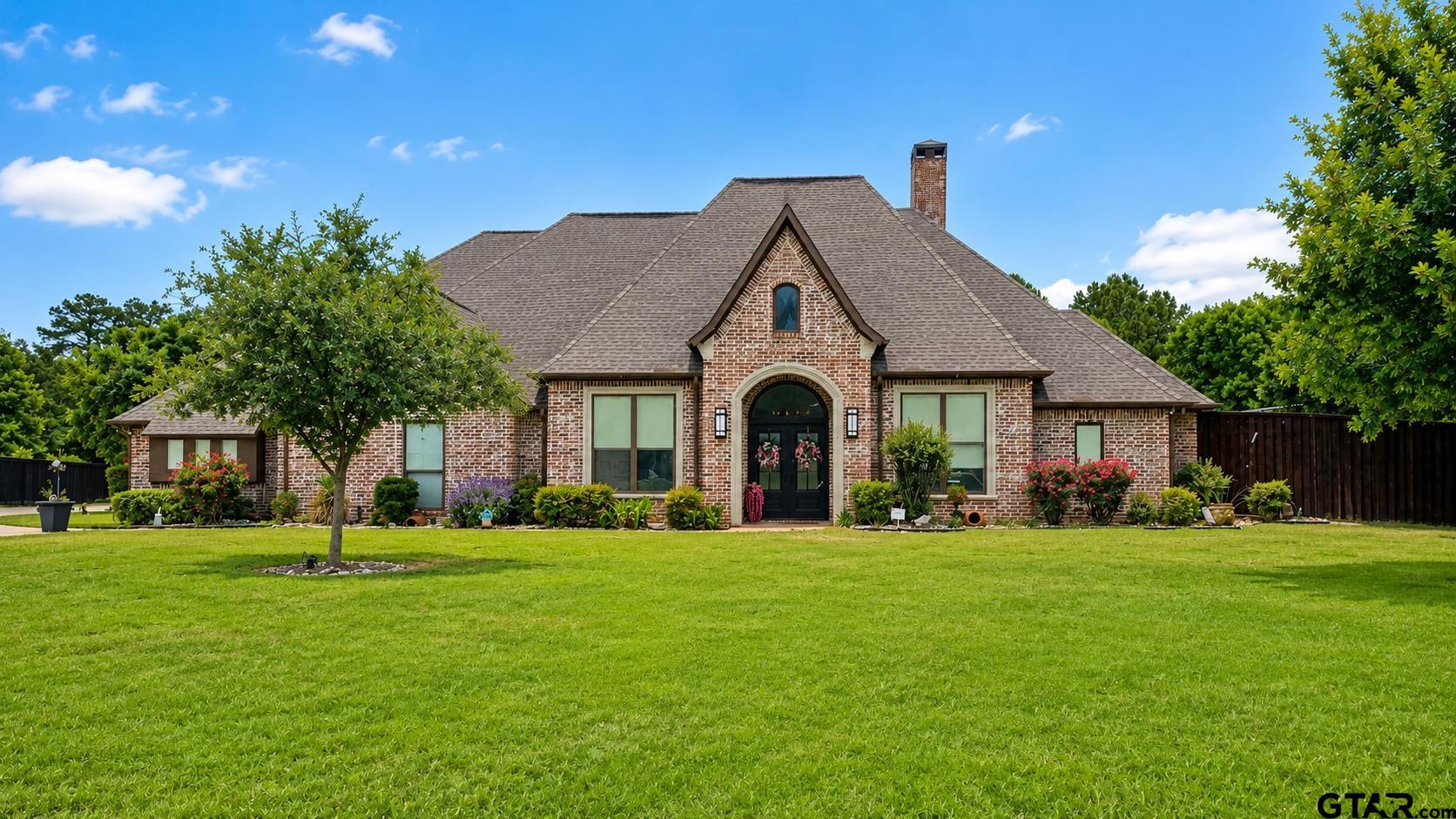 5200 Lago Vista Dr