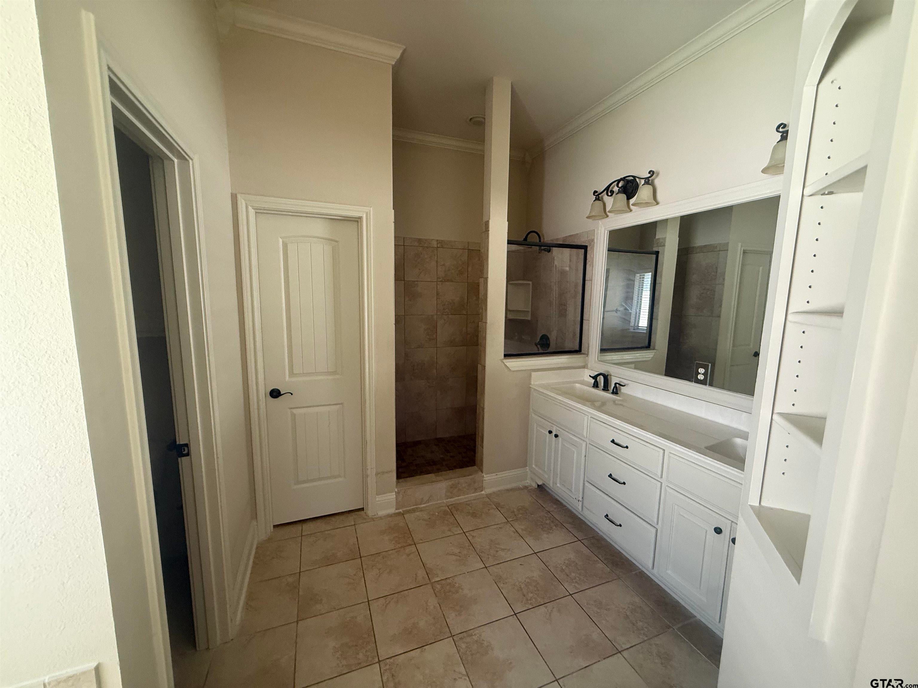 1657 Skidmore