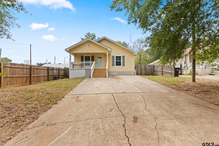 Photo 1 of 22 — 205 Lomond Ave, Longview, TX 75601