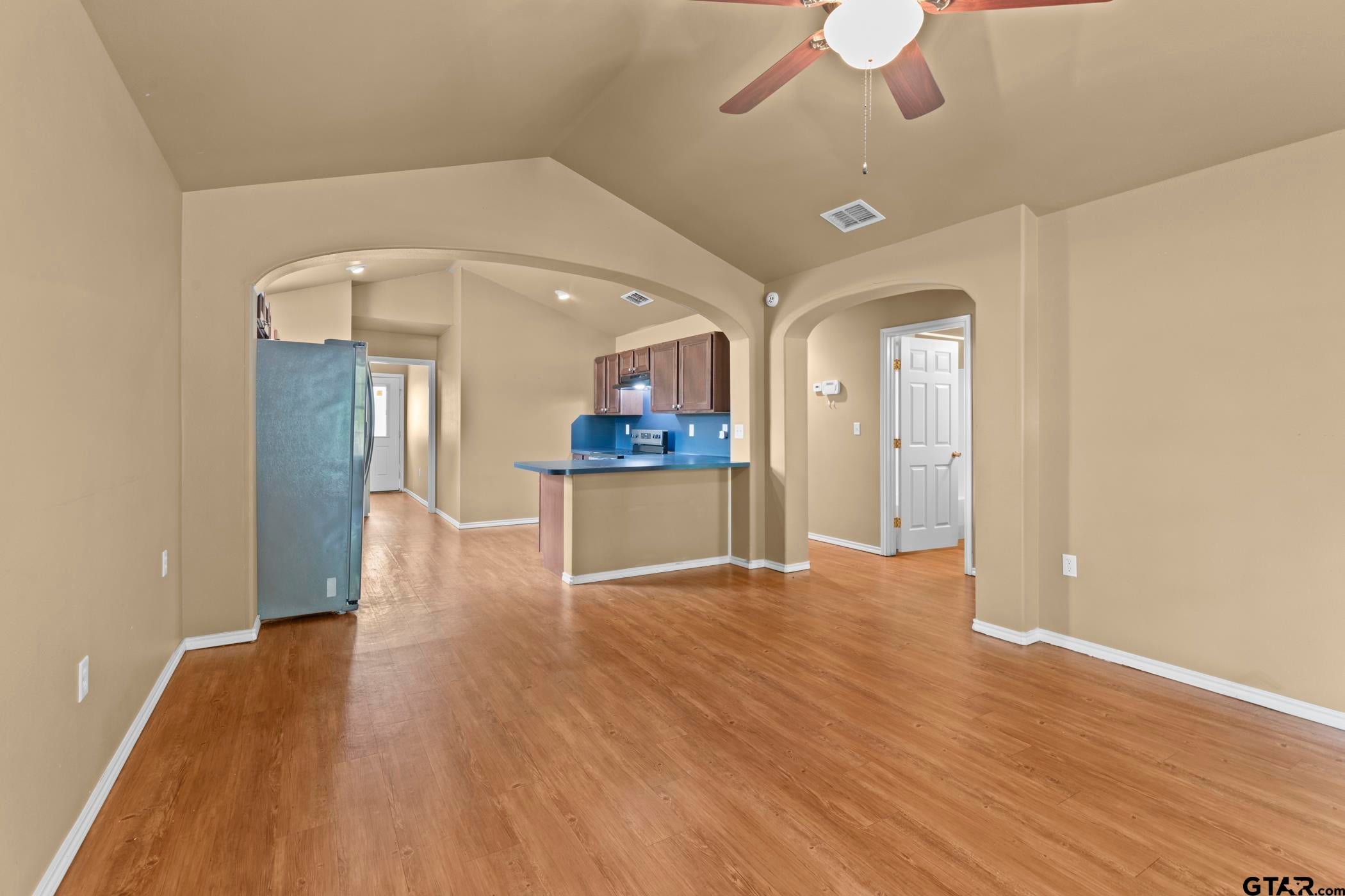 205 Lomond Ave