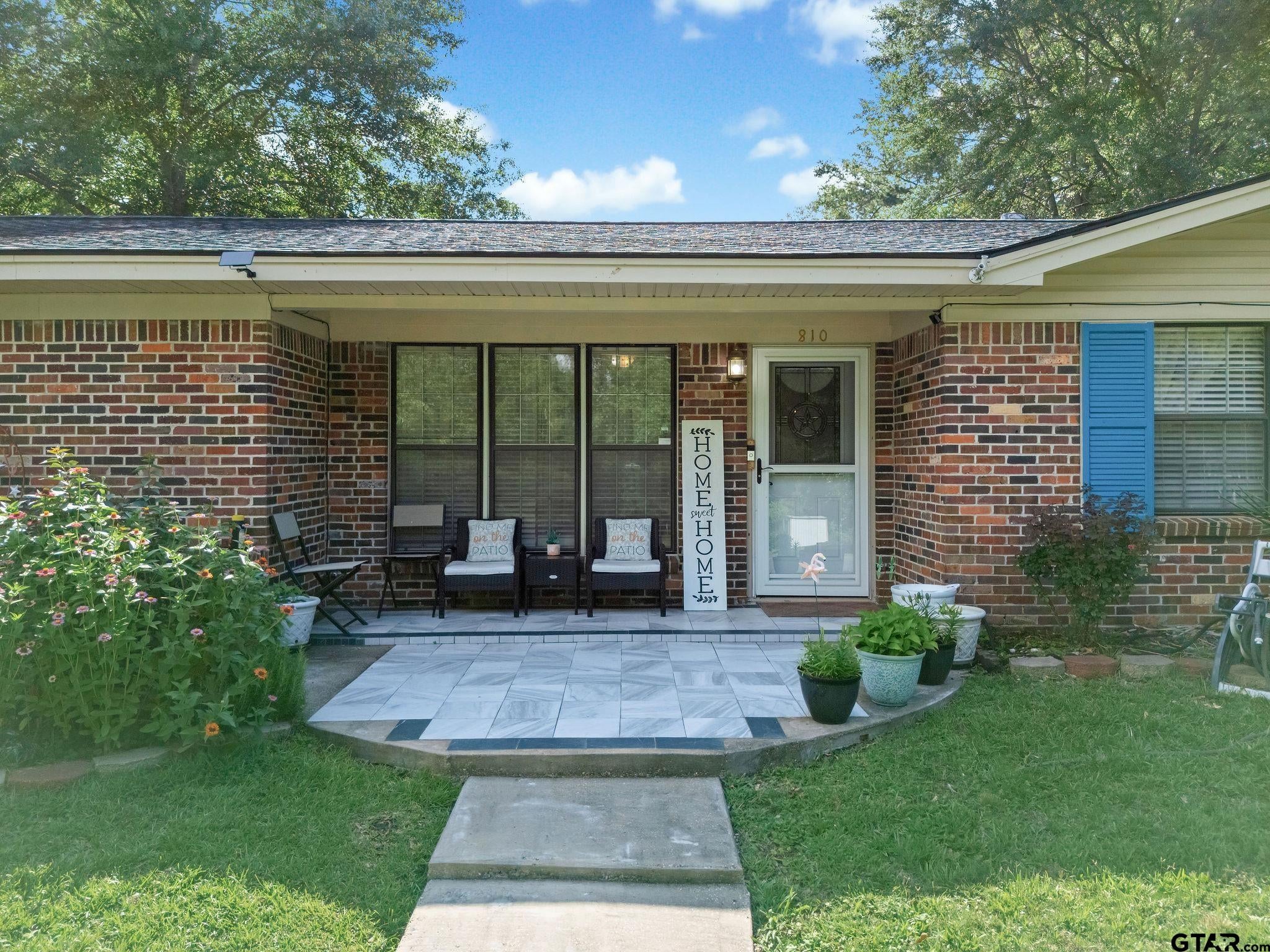 810 Caddo St