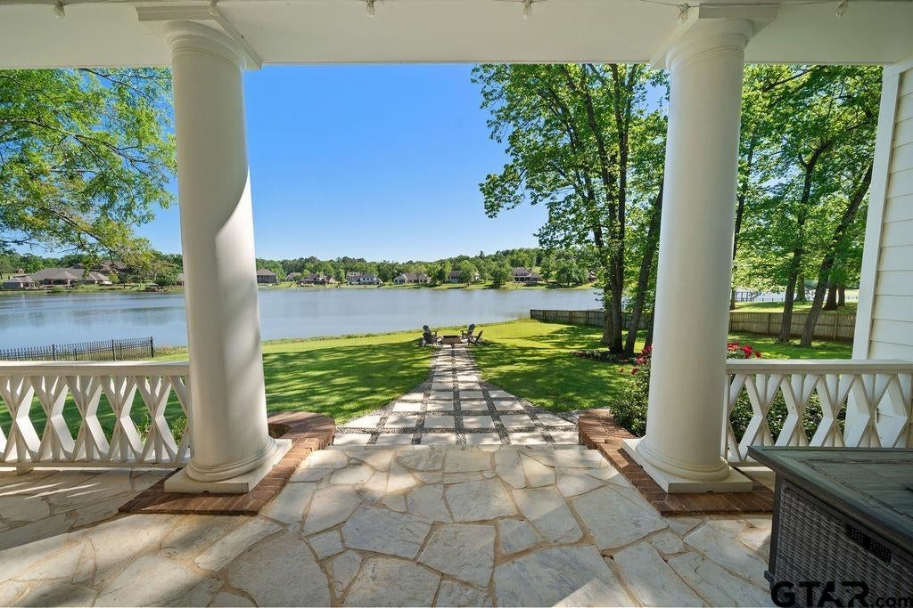 320 Hines Crossing