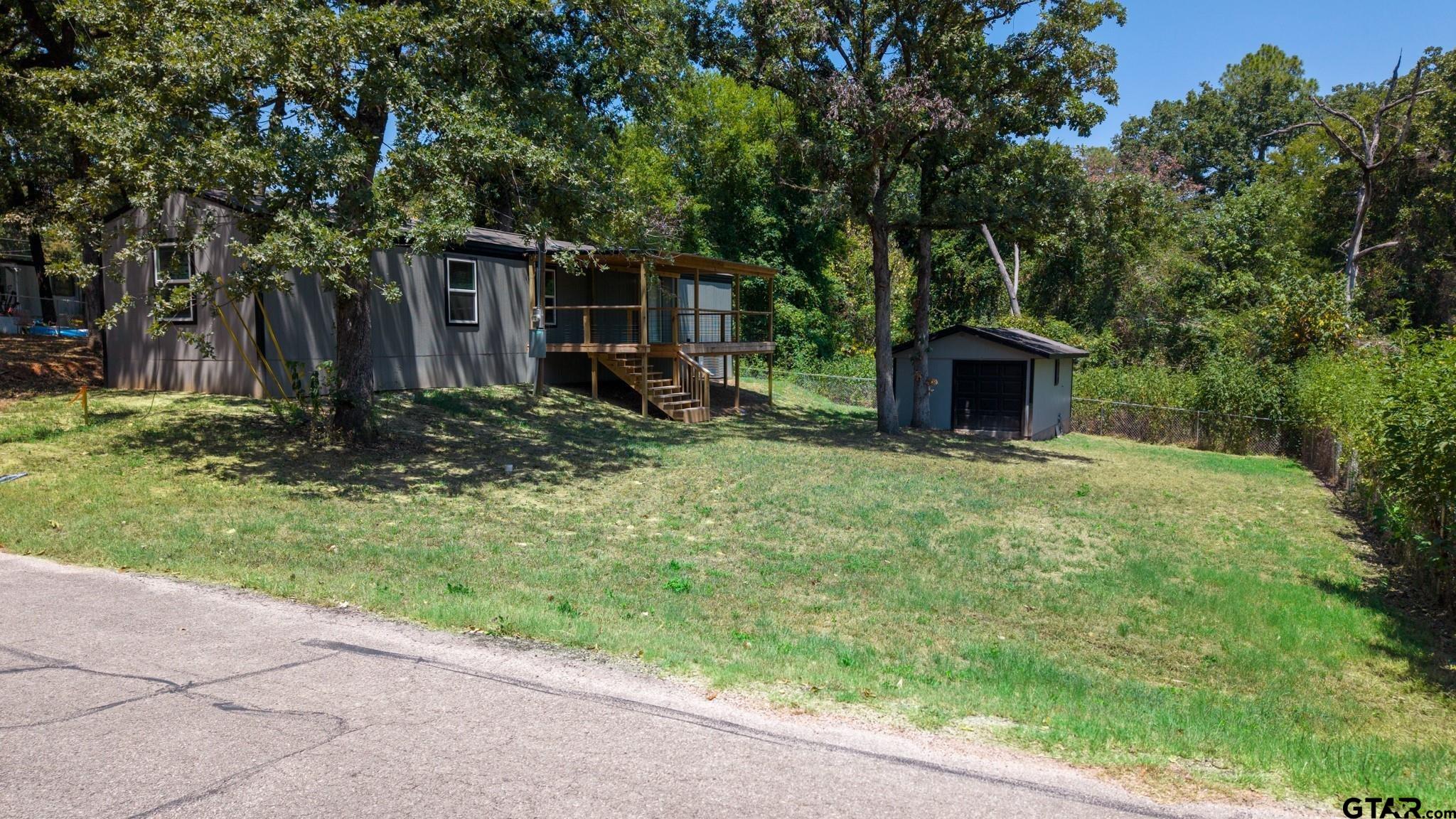 721 Queens Drive - Photo 3