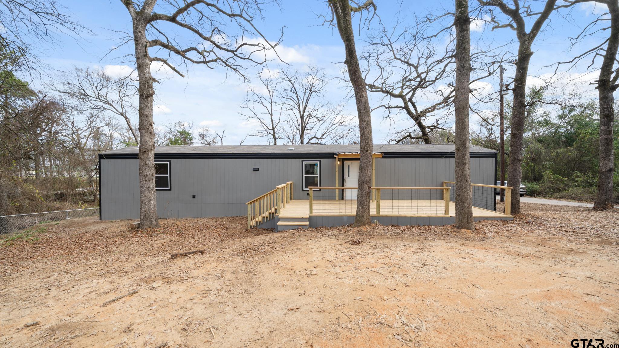 721 Queens Drive - Photo 2
