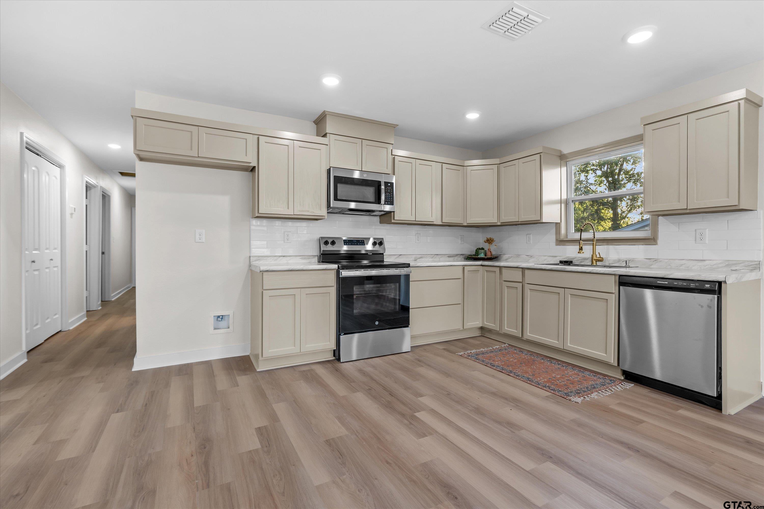 2304 Shaw