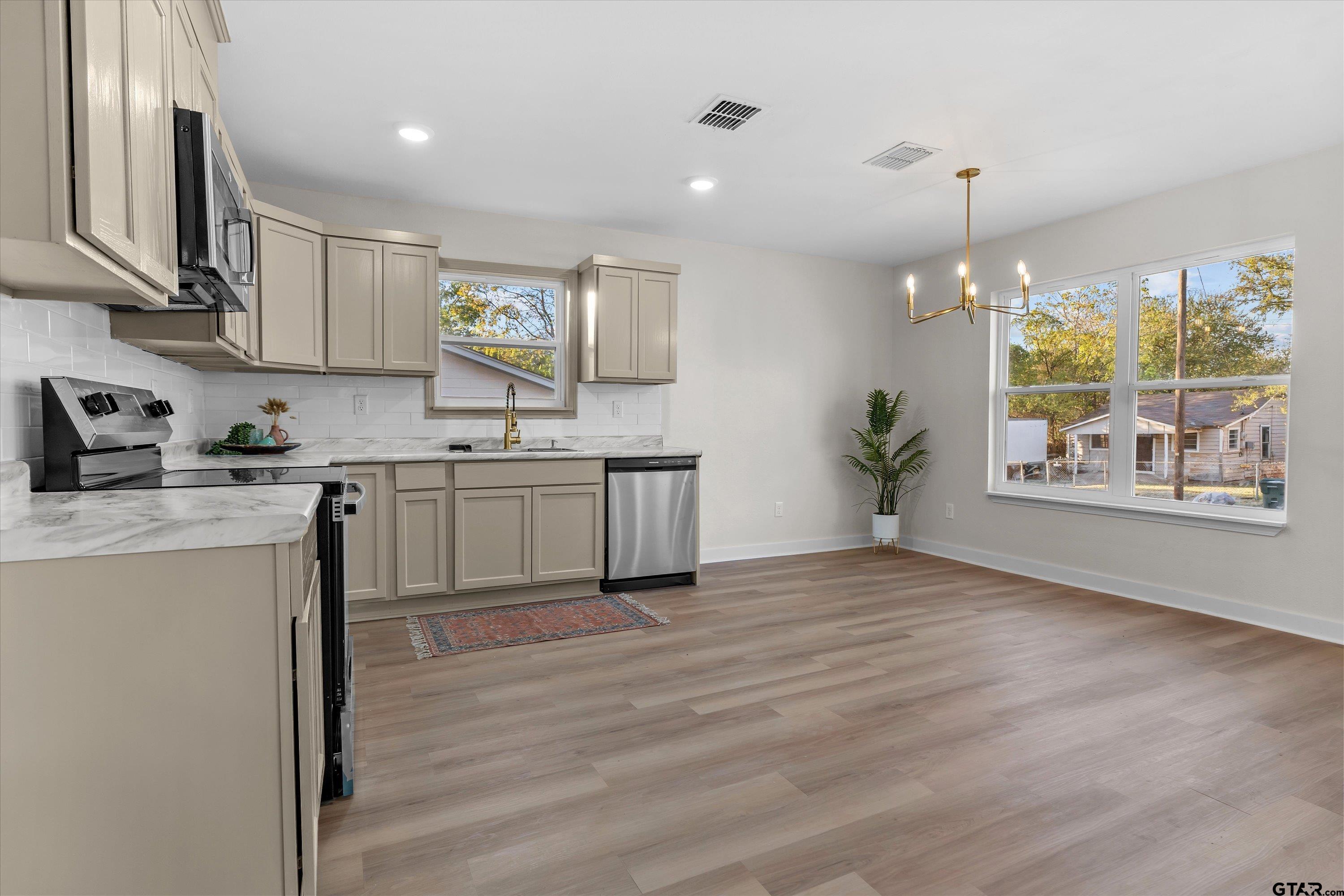 2304 Shaw