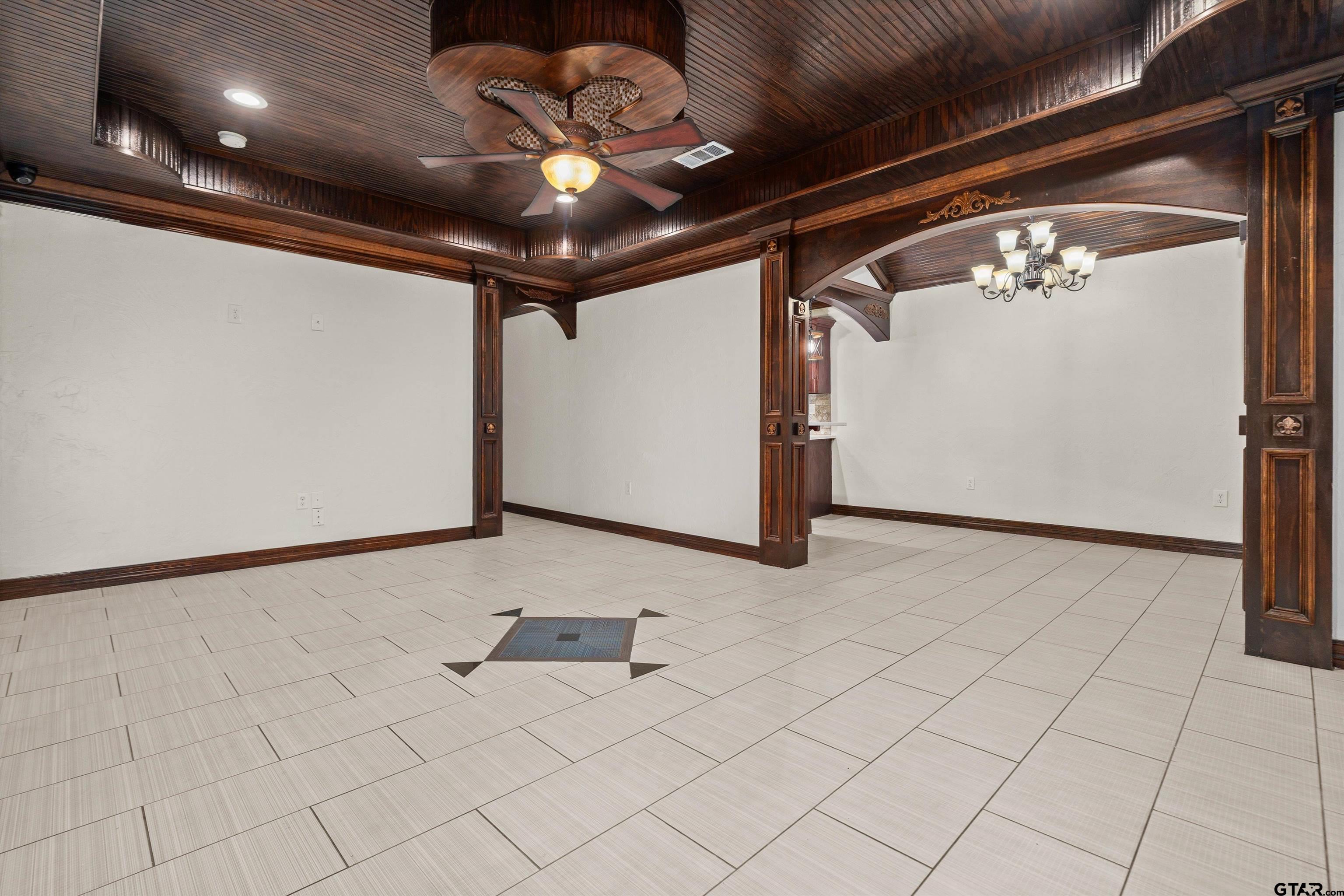 104 E Franklin St