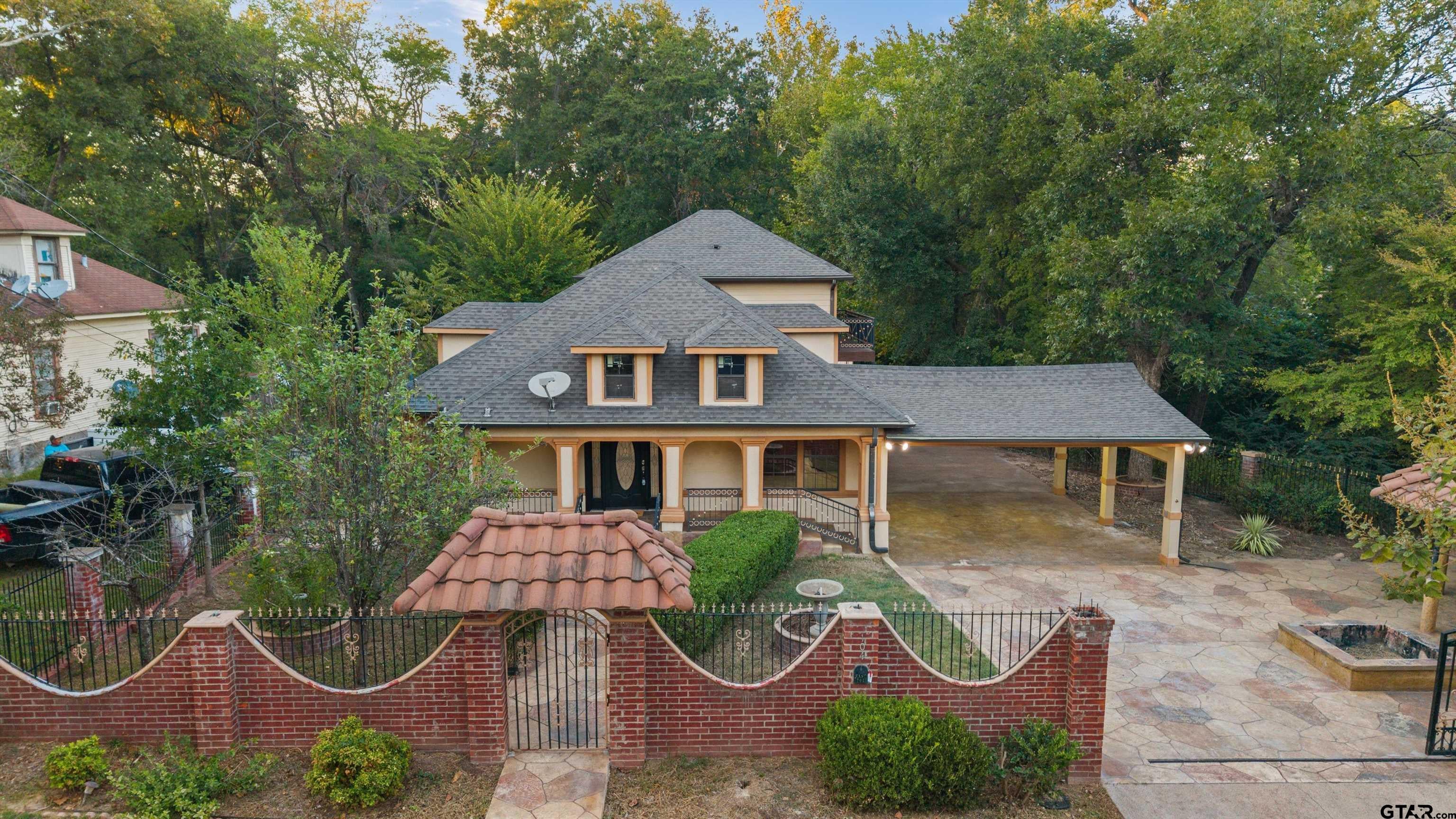 104 E Franklin St