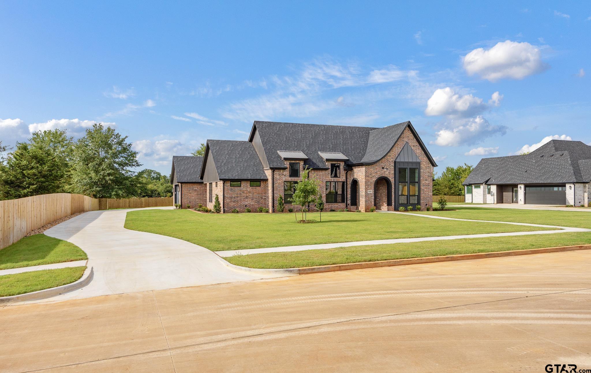 14201 Woodland Pkwy