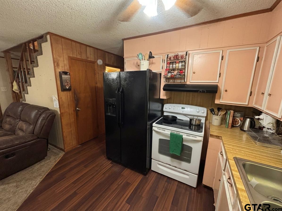 23265 Lakewood
