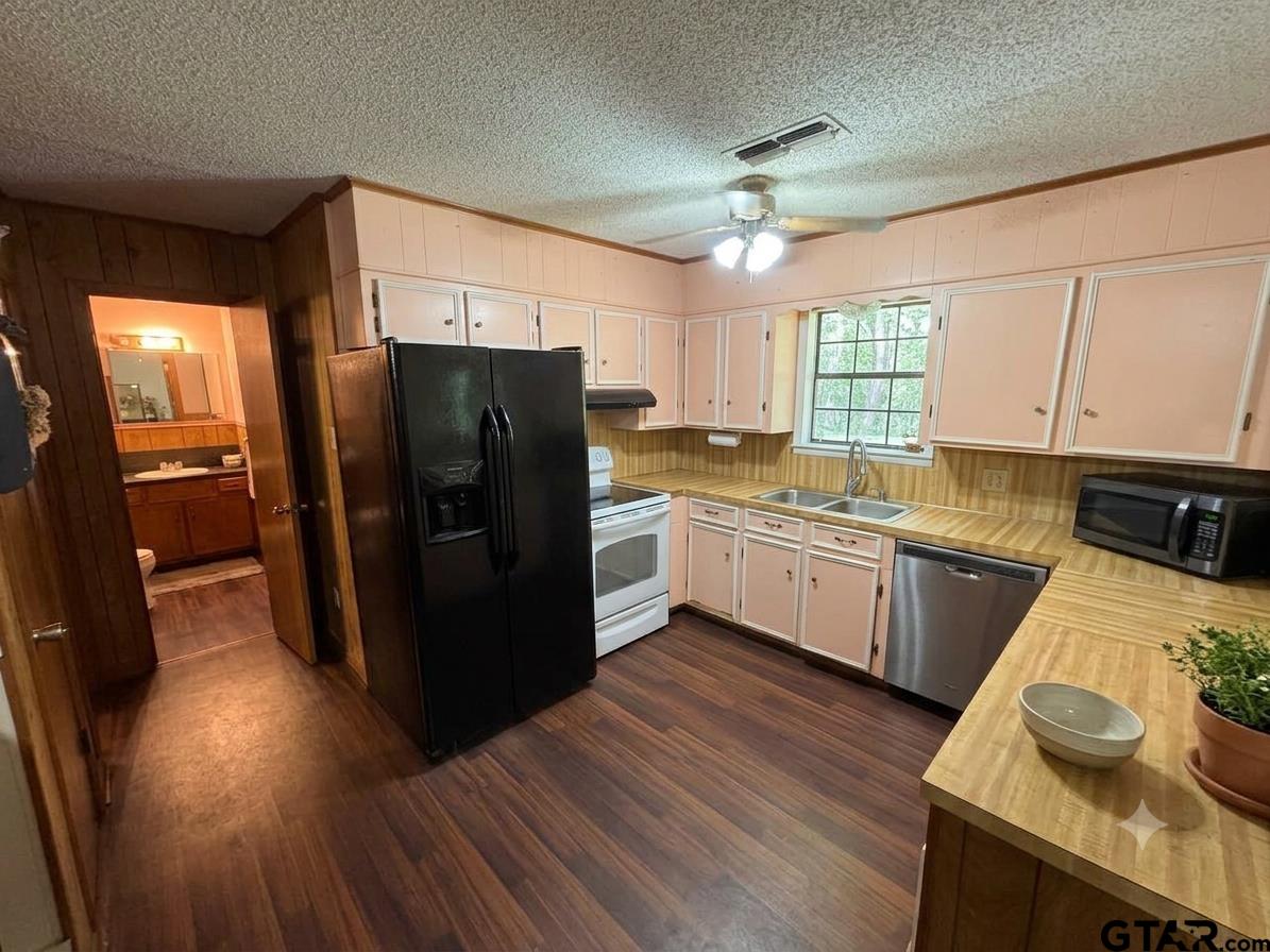 23265 Lakewood