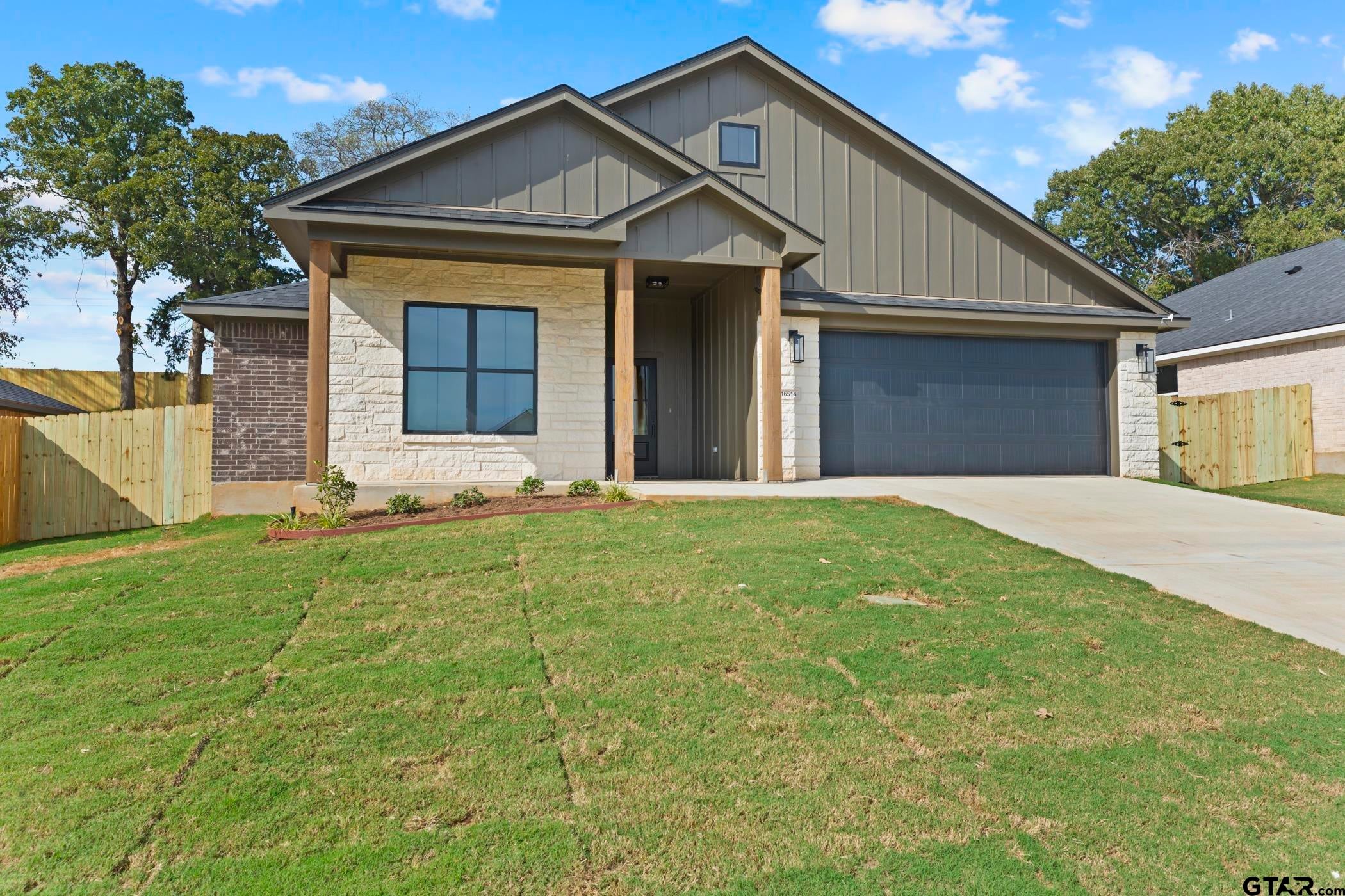 16514 Crossing Circle