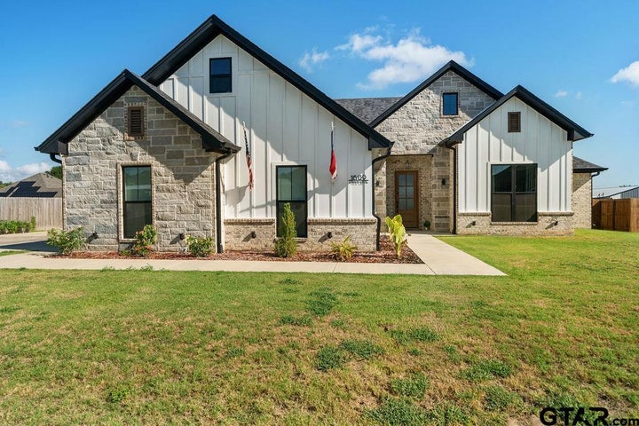 Photo 1 of 33 — 16139 E Eagle Lane, Lindale, TX 75771