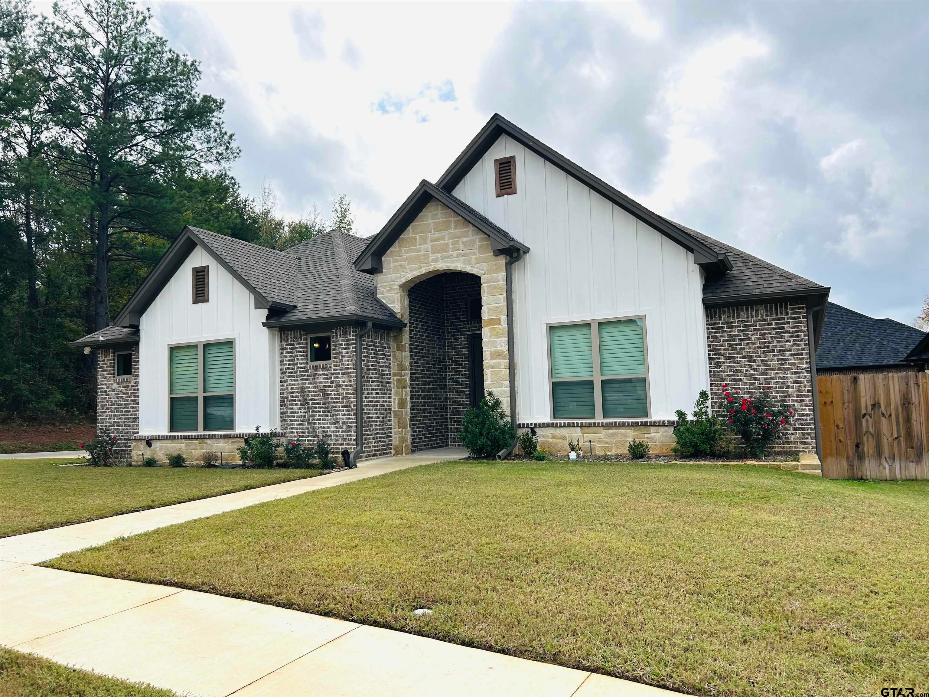 11042 Oak Springs Cove