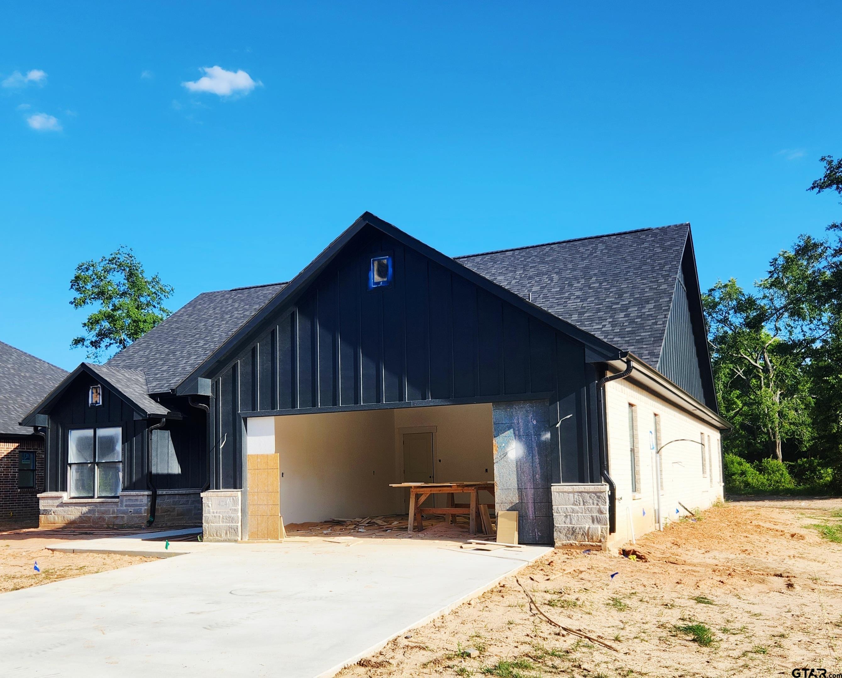 424 Deer Point Cove