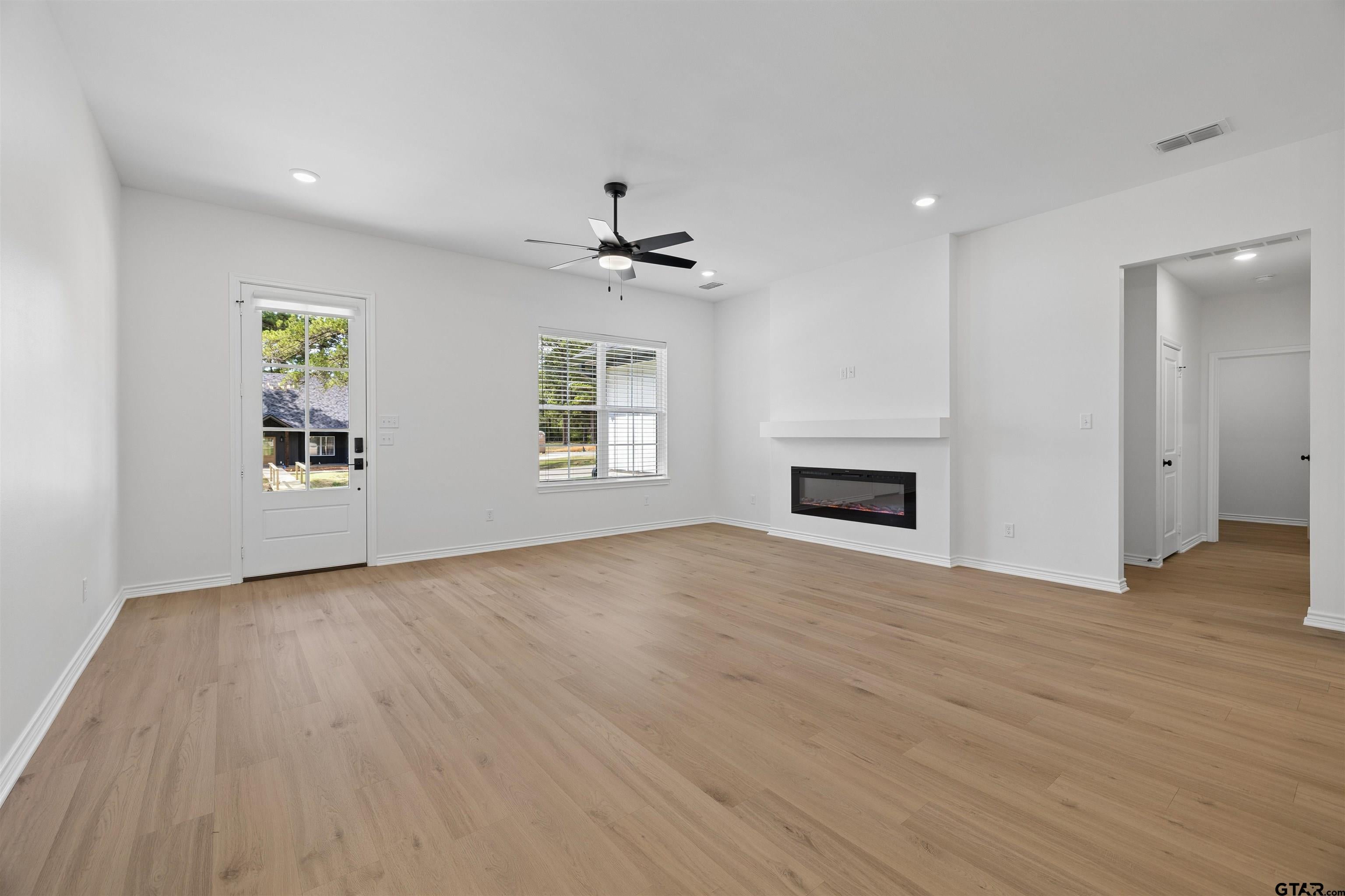 12101 Pinecrest Dr