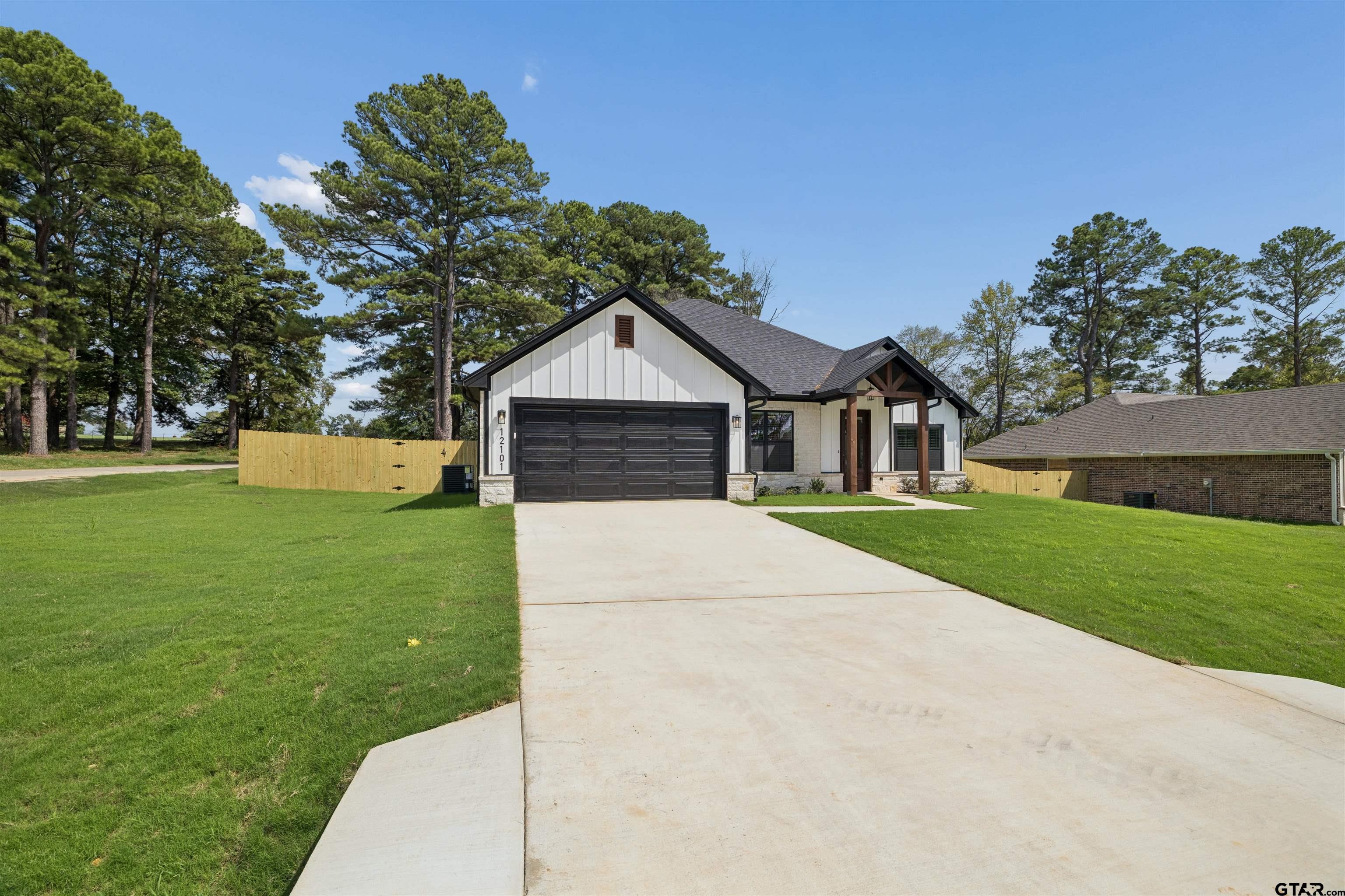 12101 Pinecrest Dr