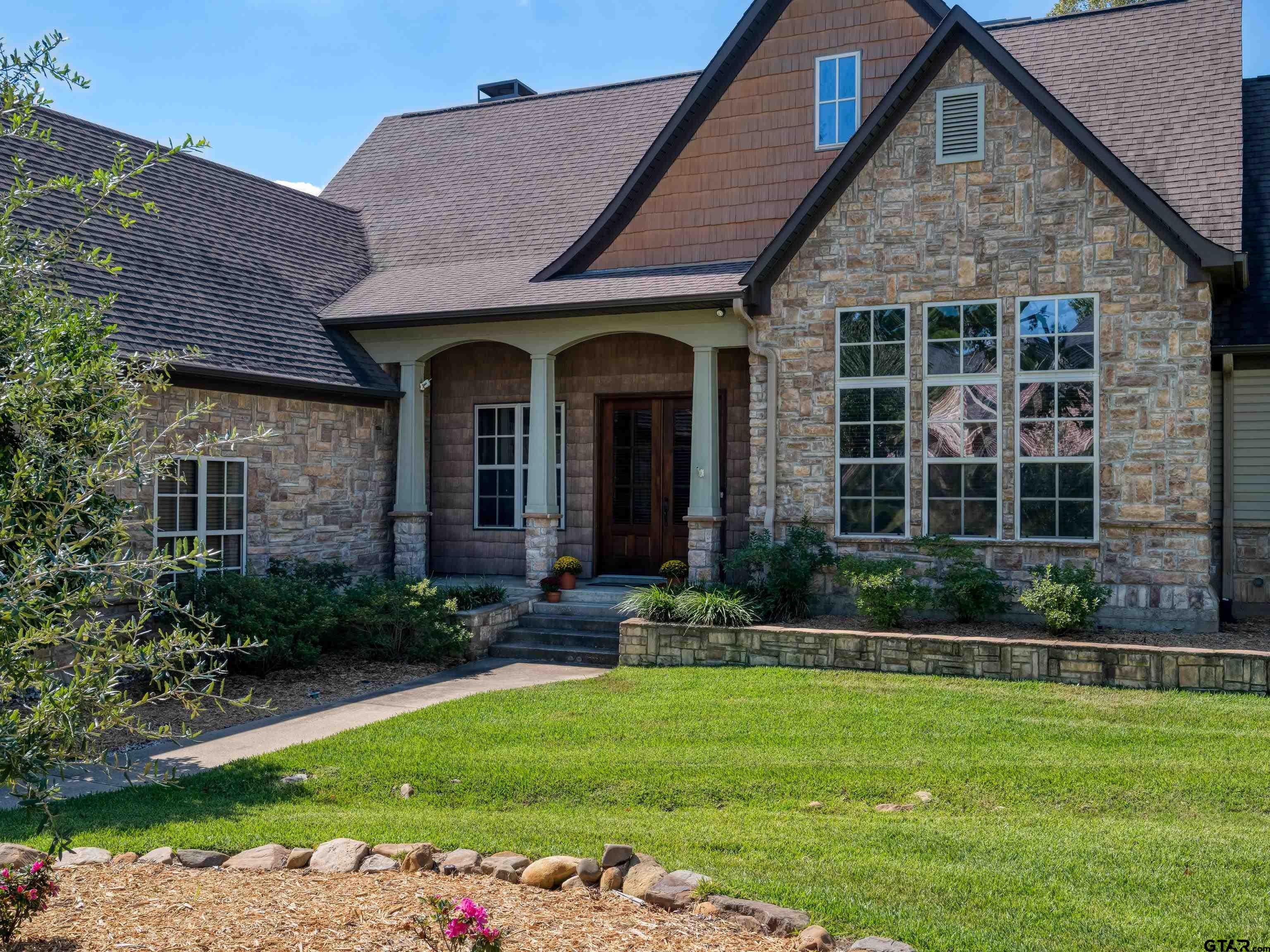 1860 Holcomb Circle