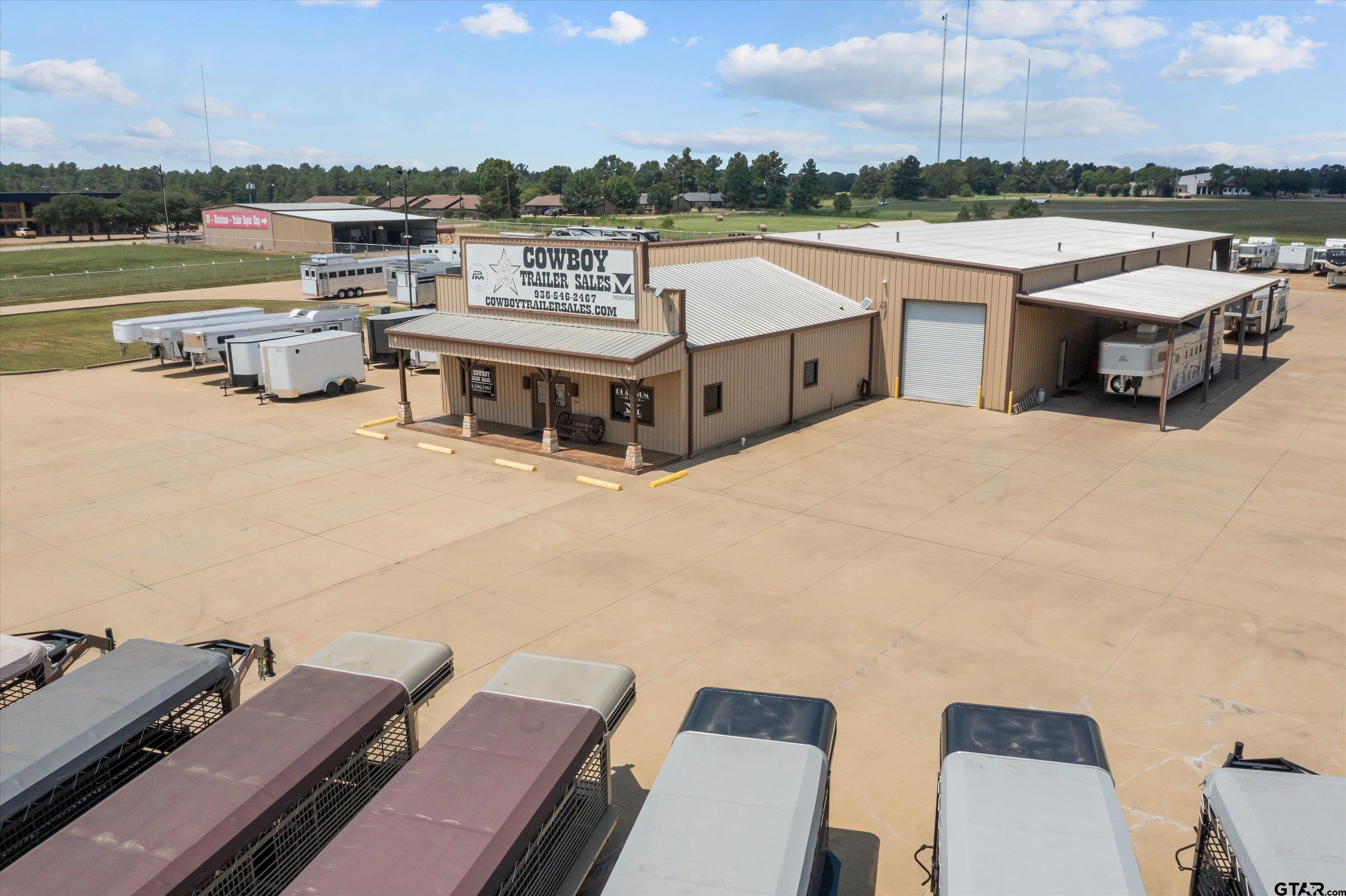 1530 E Loop 304