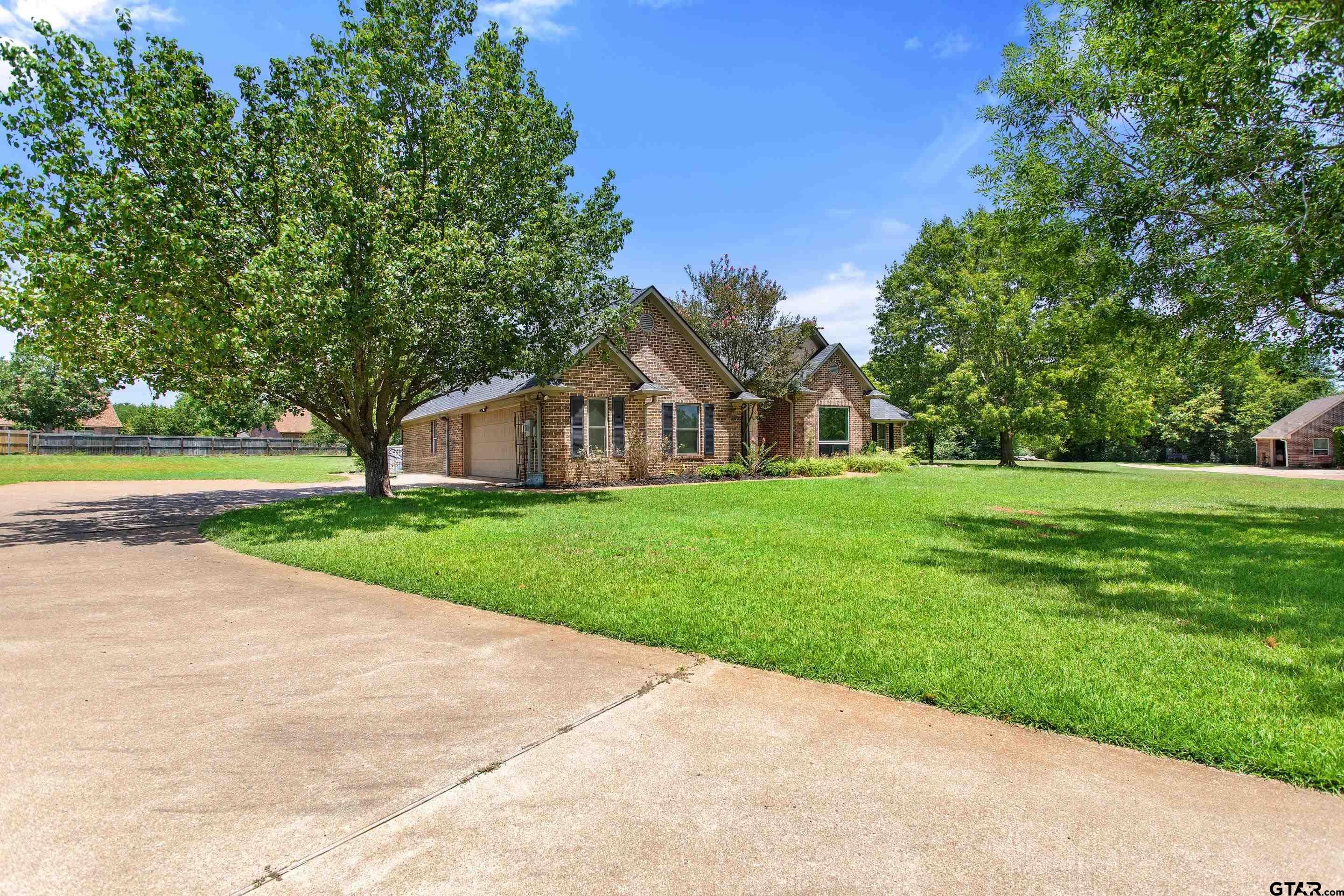 301 Hines Crossing