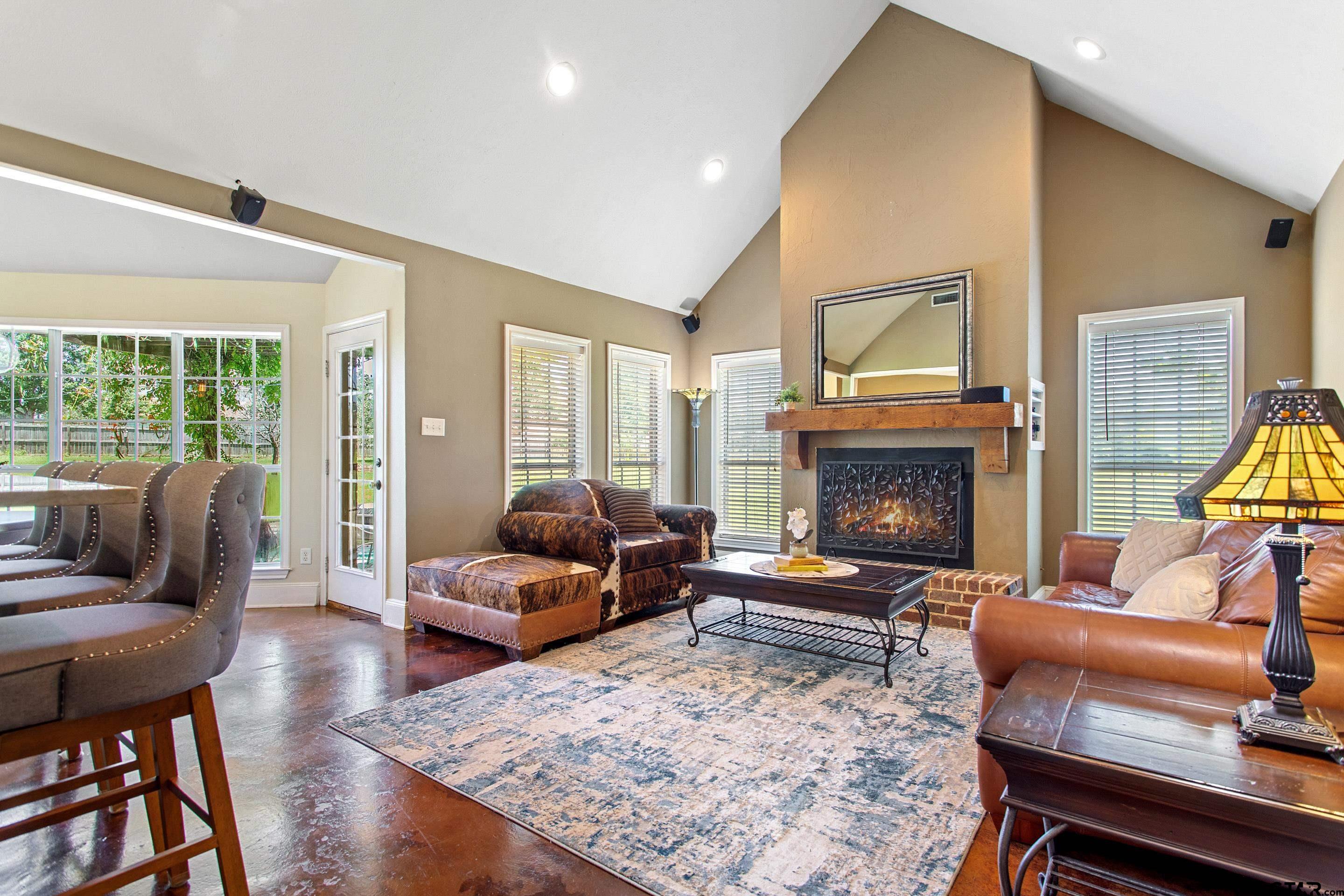 301 Hines Crossing
