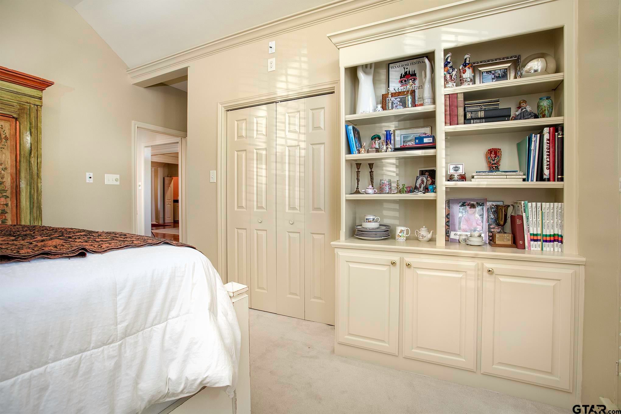 1418 Hollytree Place