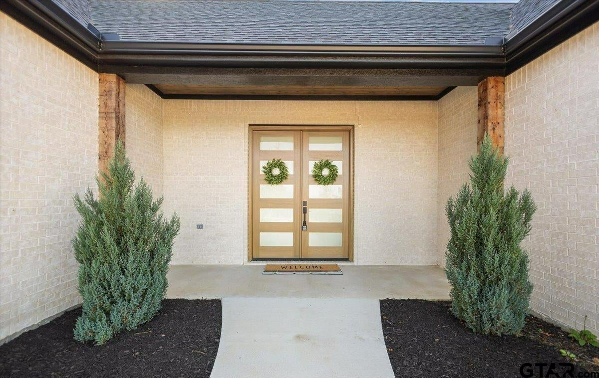 12181 Oak Grove Dr.