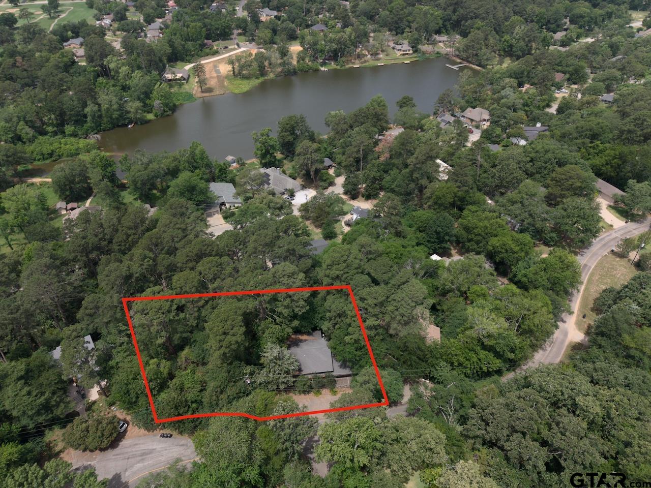 216 Pinewood Ln