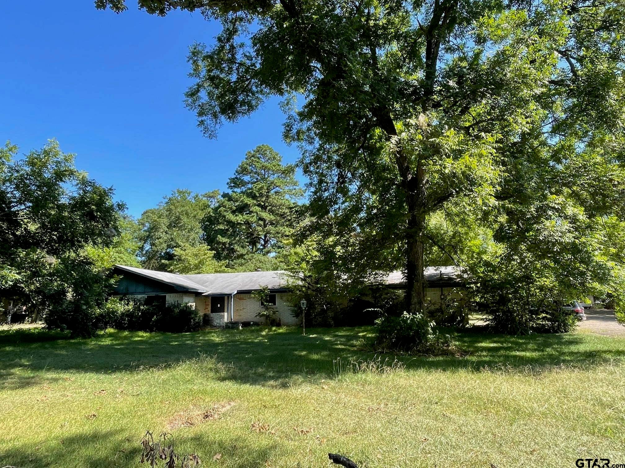 808 Watson Blvd