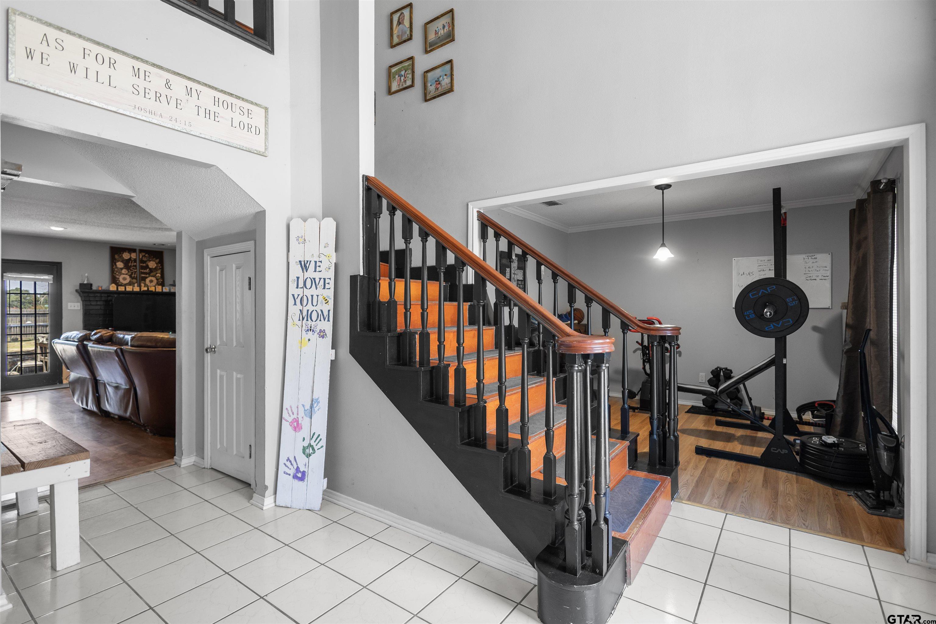 3099 Rolling Hill Dr