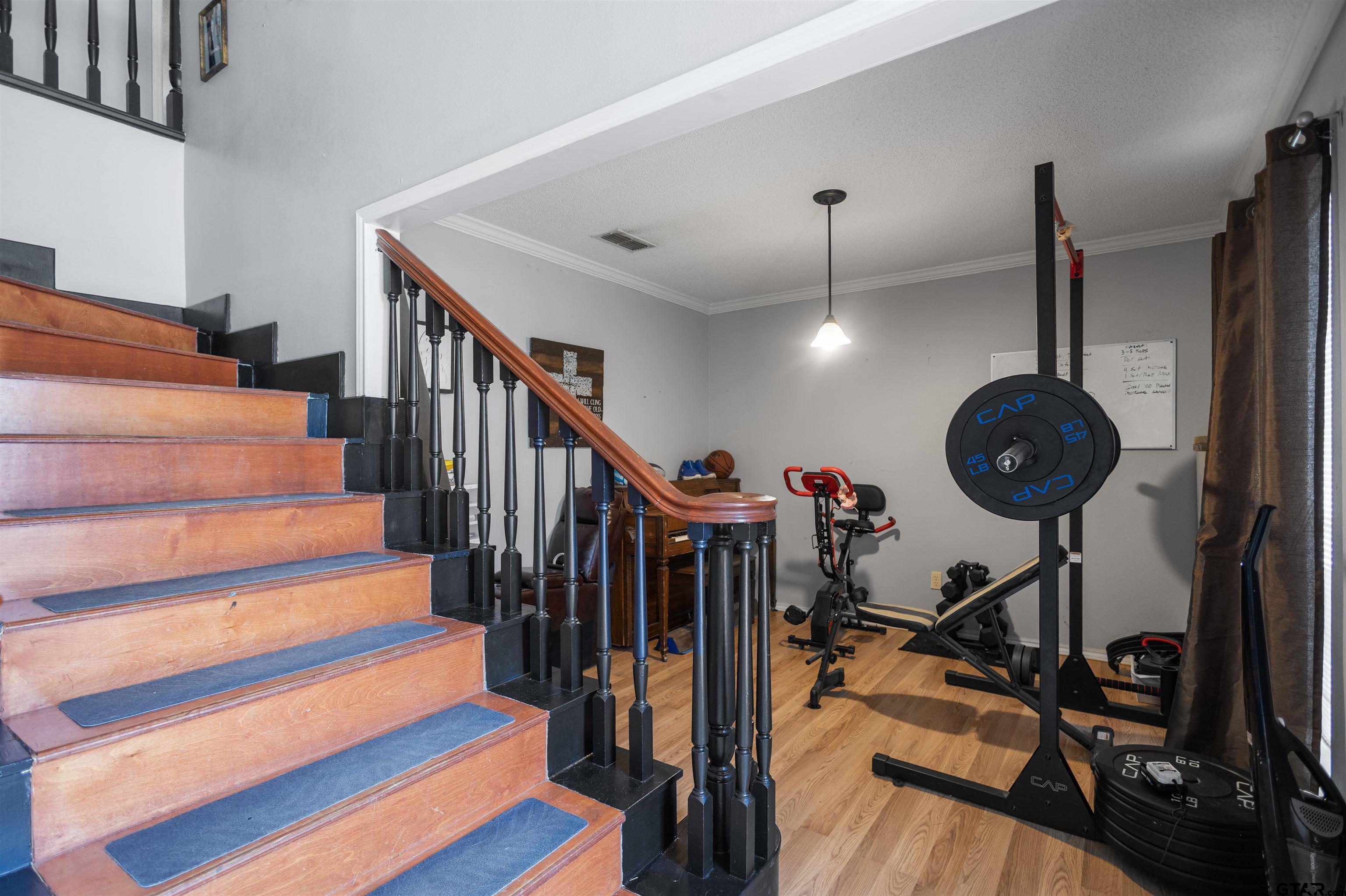 3099 Rolling Hill Dr